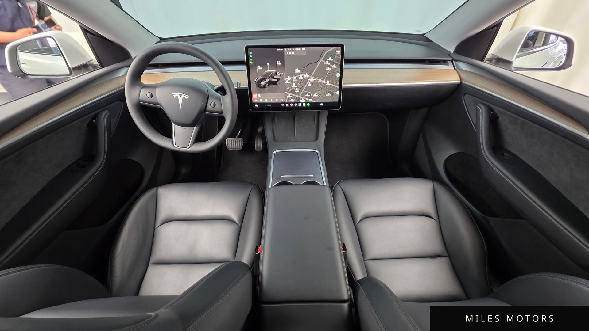 Tesla Model Y 2024 — миниатюра 9