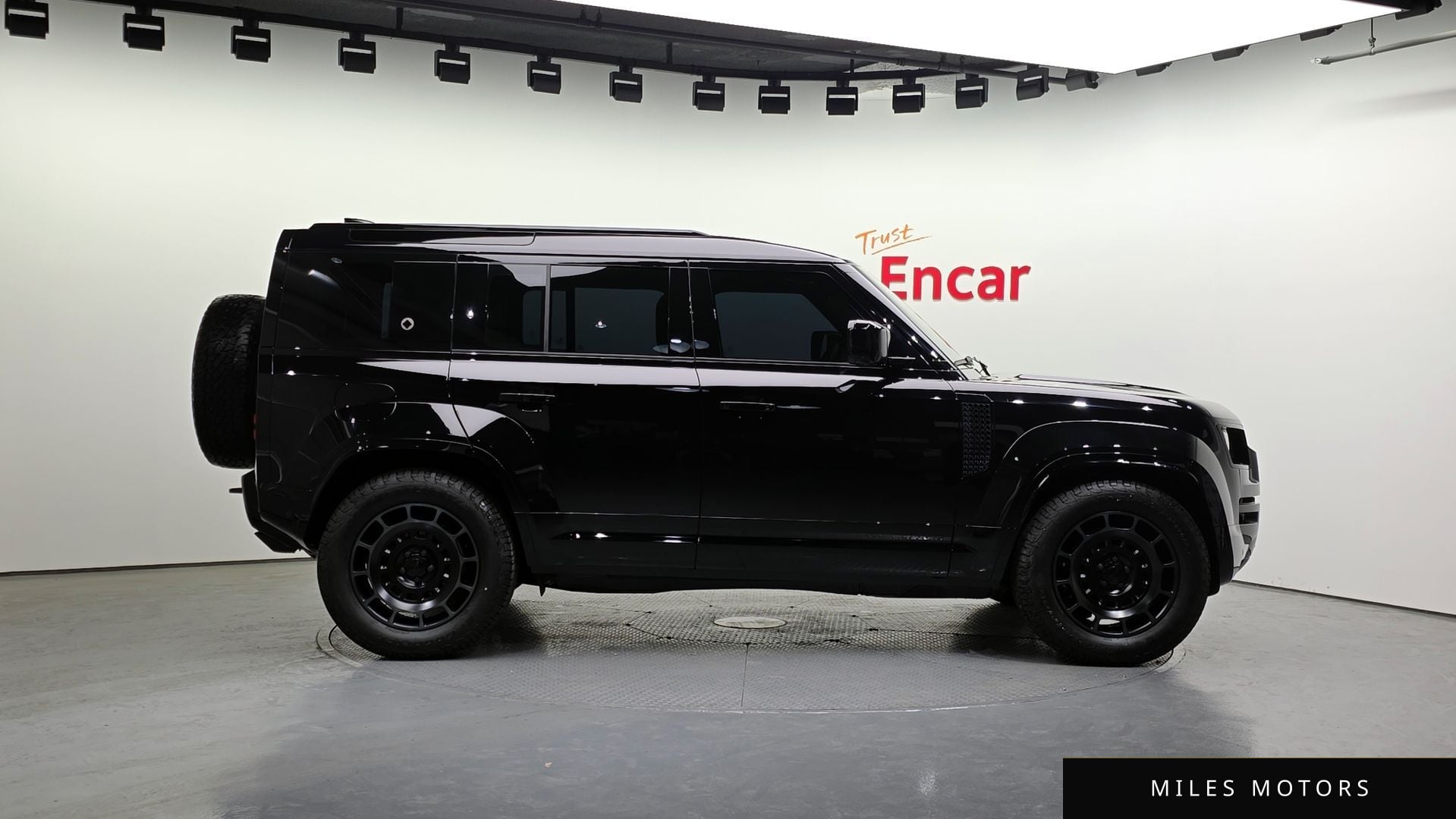 Land Rover Defender 2026 — миниатюра 5