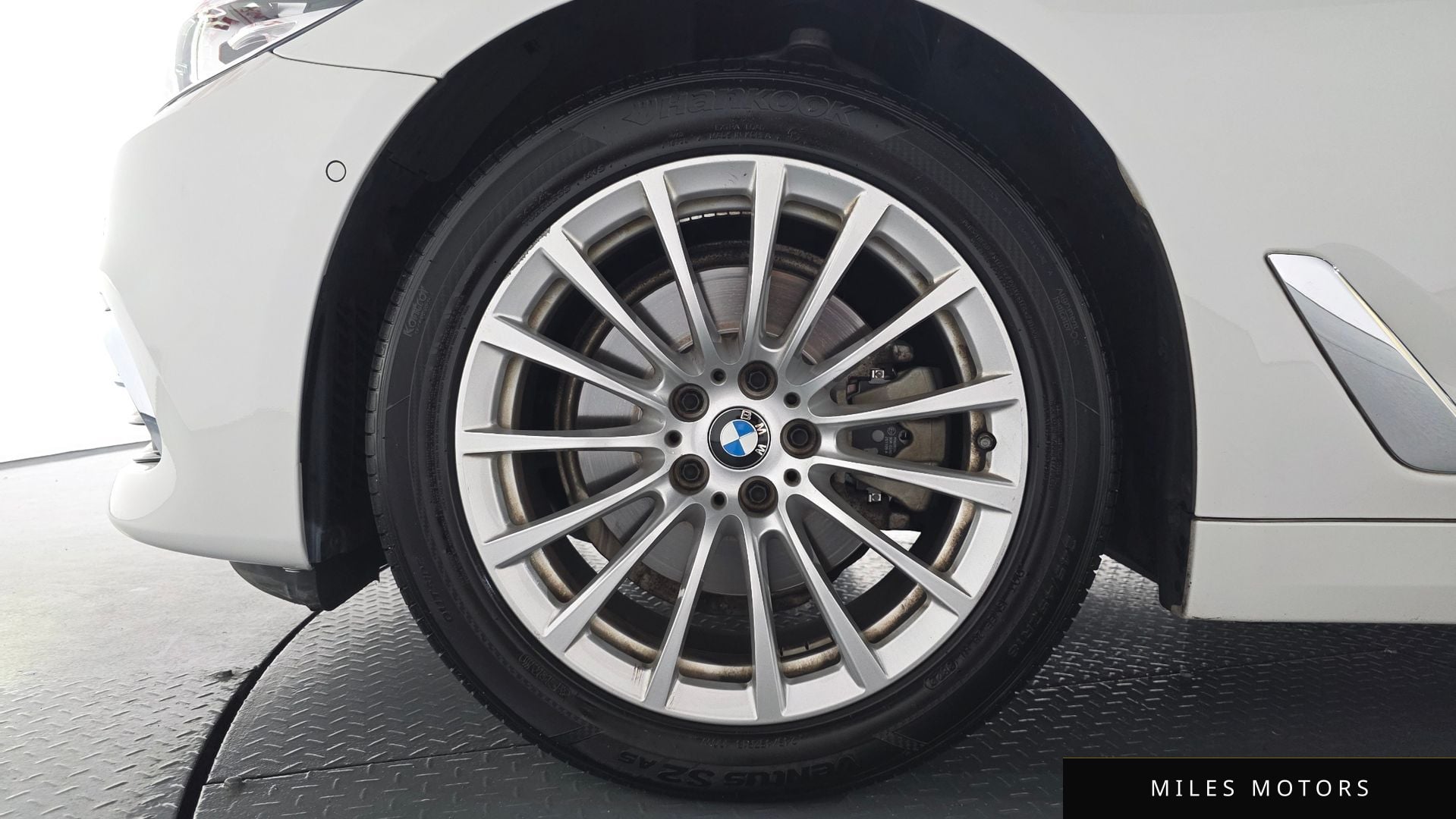 BMW 5 Series (G30) 2020 — миниатюра 4