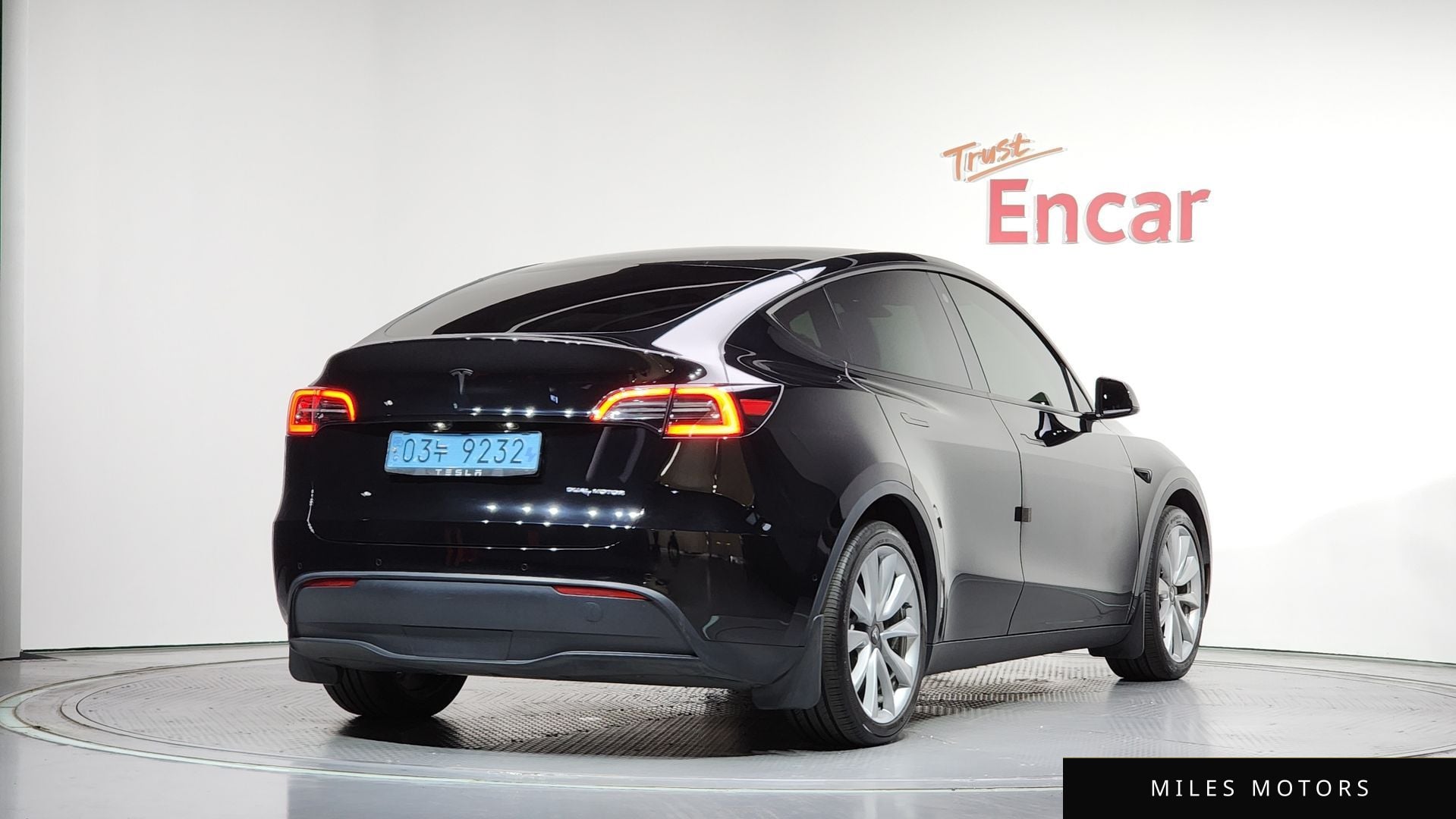 Tesla Model Y 2021 — миниатюра 2
