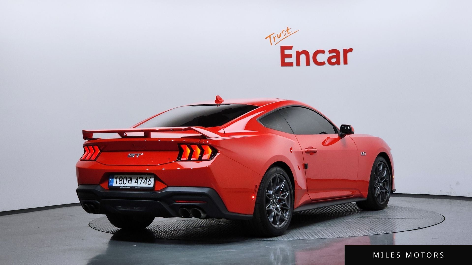 Ford Mustang 2024 — фото 1 из 12