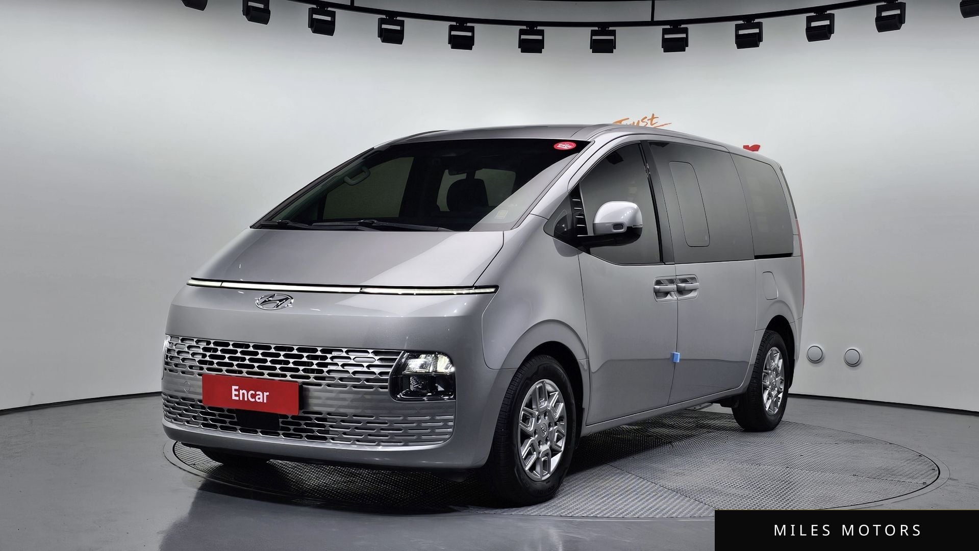 Hyundai Staria 2022 — фото 1 из 12