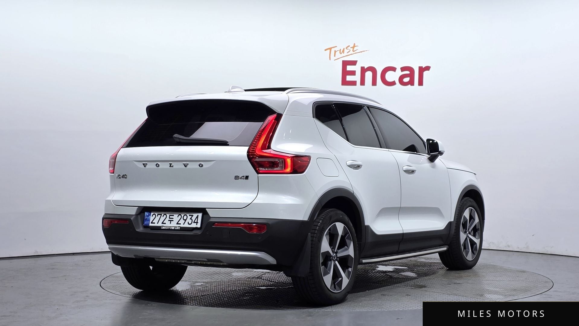 Volvo XC40 2023 — фото 1 из 12