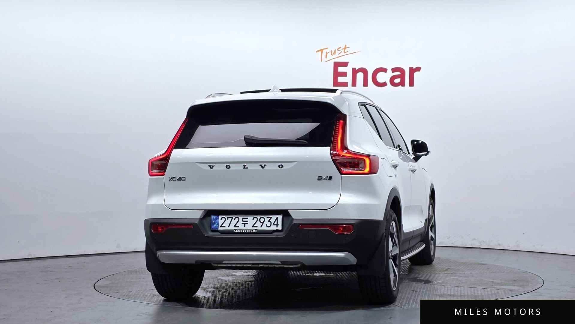 Volvo XC40 2023 — миниатюра 3