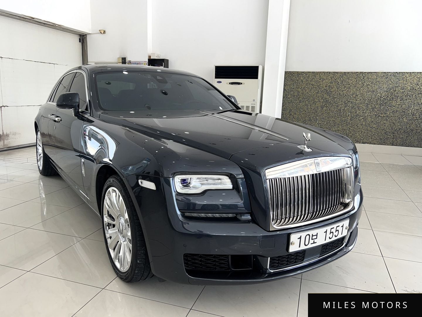 Rolls-Royce Ghost 2019 — фото 1 из 12