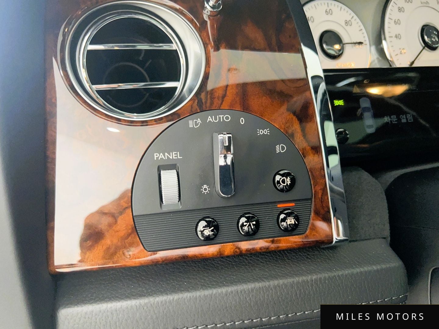 Rolls-Royce Ghost 2019 — миниатюра 11
