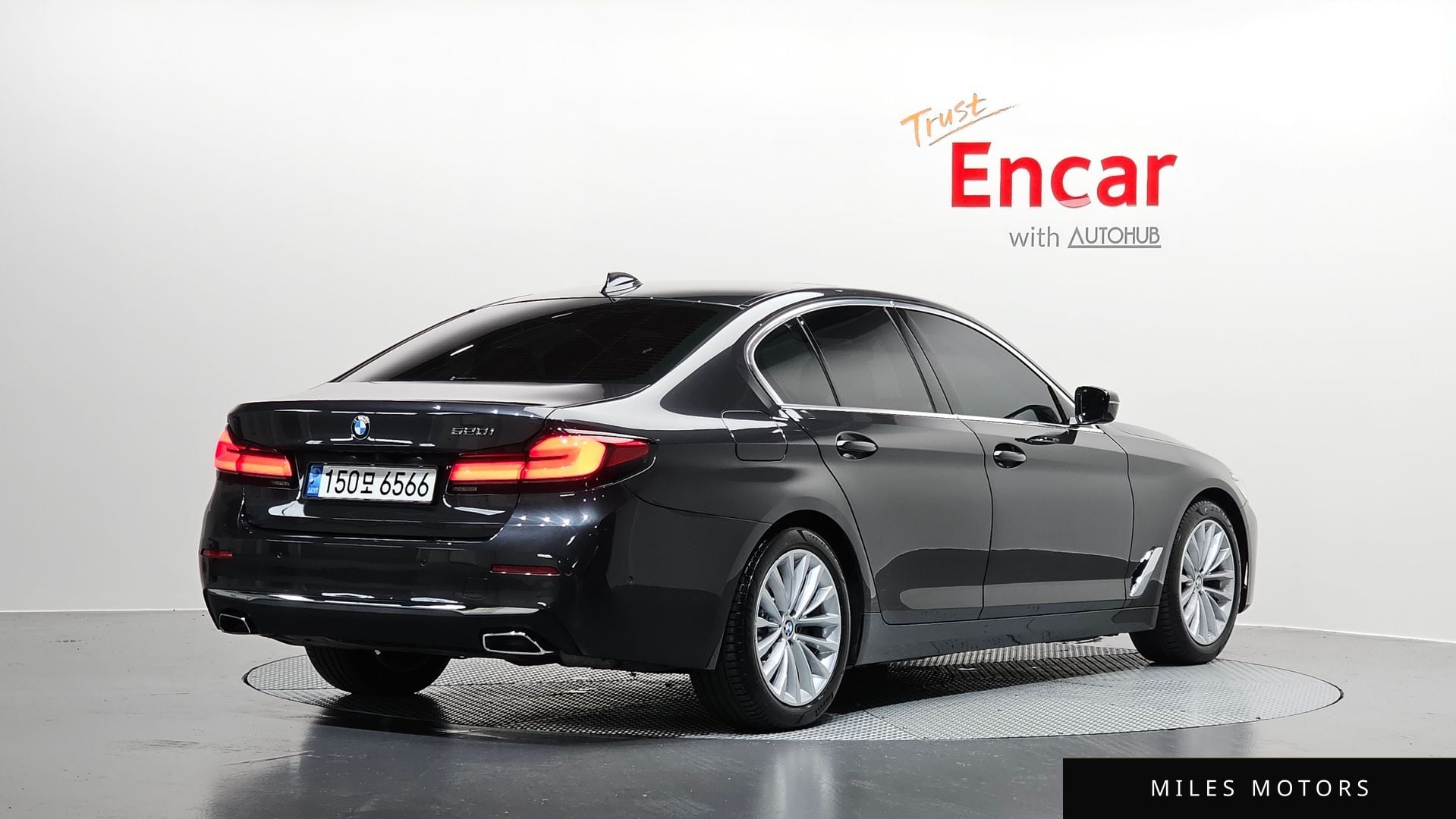 BMW 5 Series (G30) 2021 — миниатюра 2