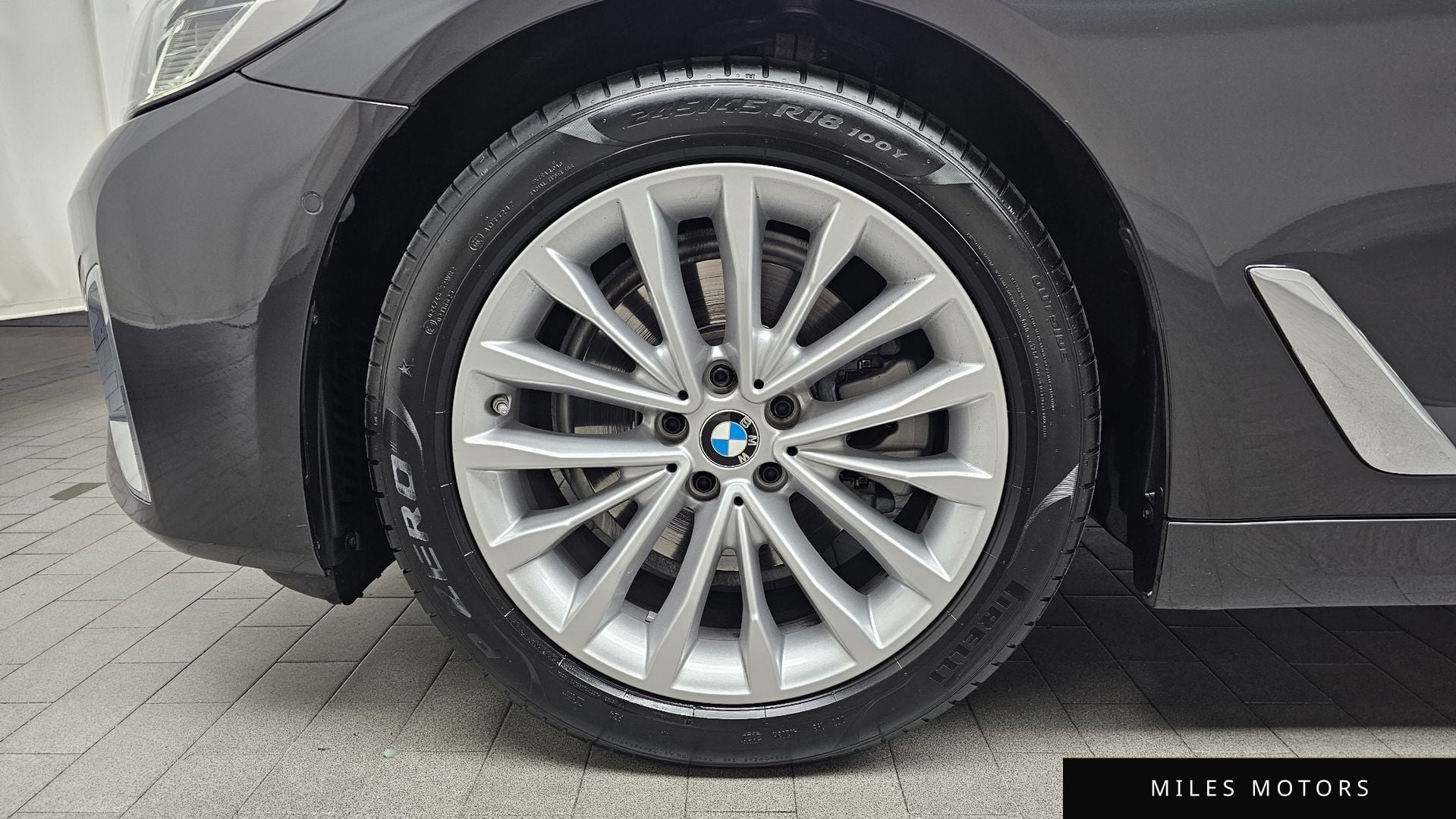 BMW 5 Series (G30) 2021 — миниатюра 5