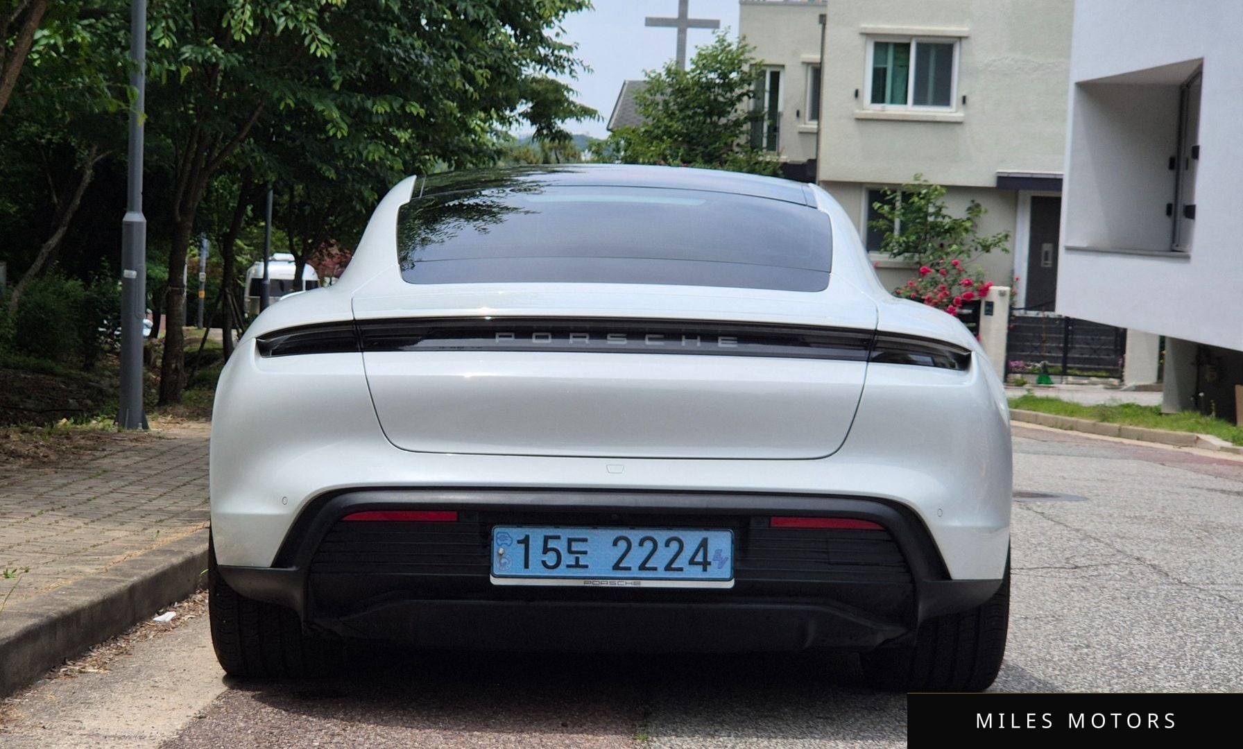 Porsche Taycan 2021 — миниатюра 4
