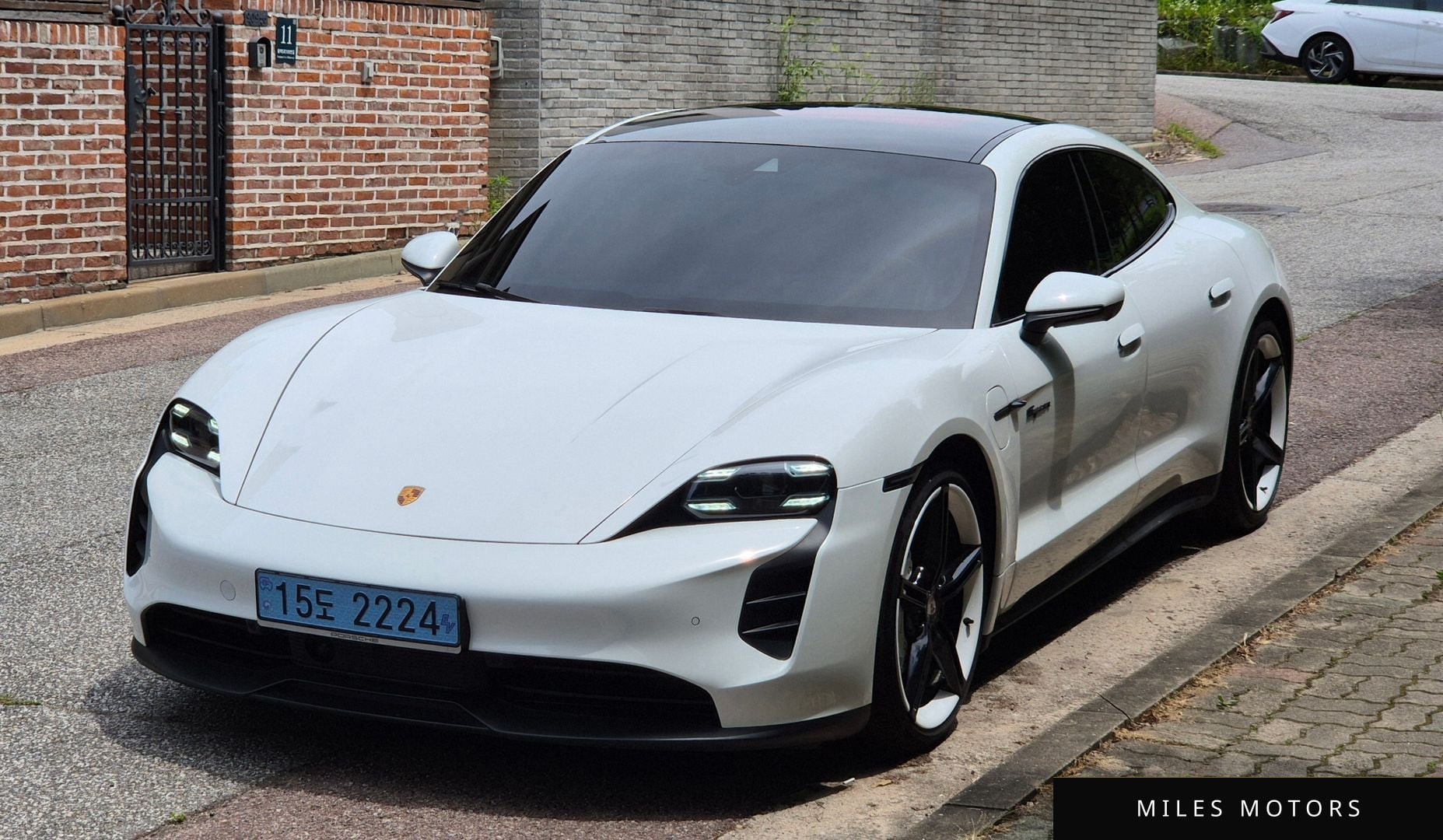 Porsche Taycan 2021 — миниатюра 6