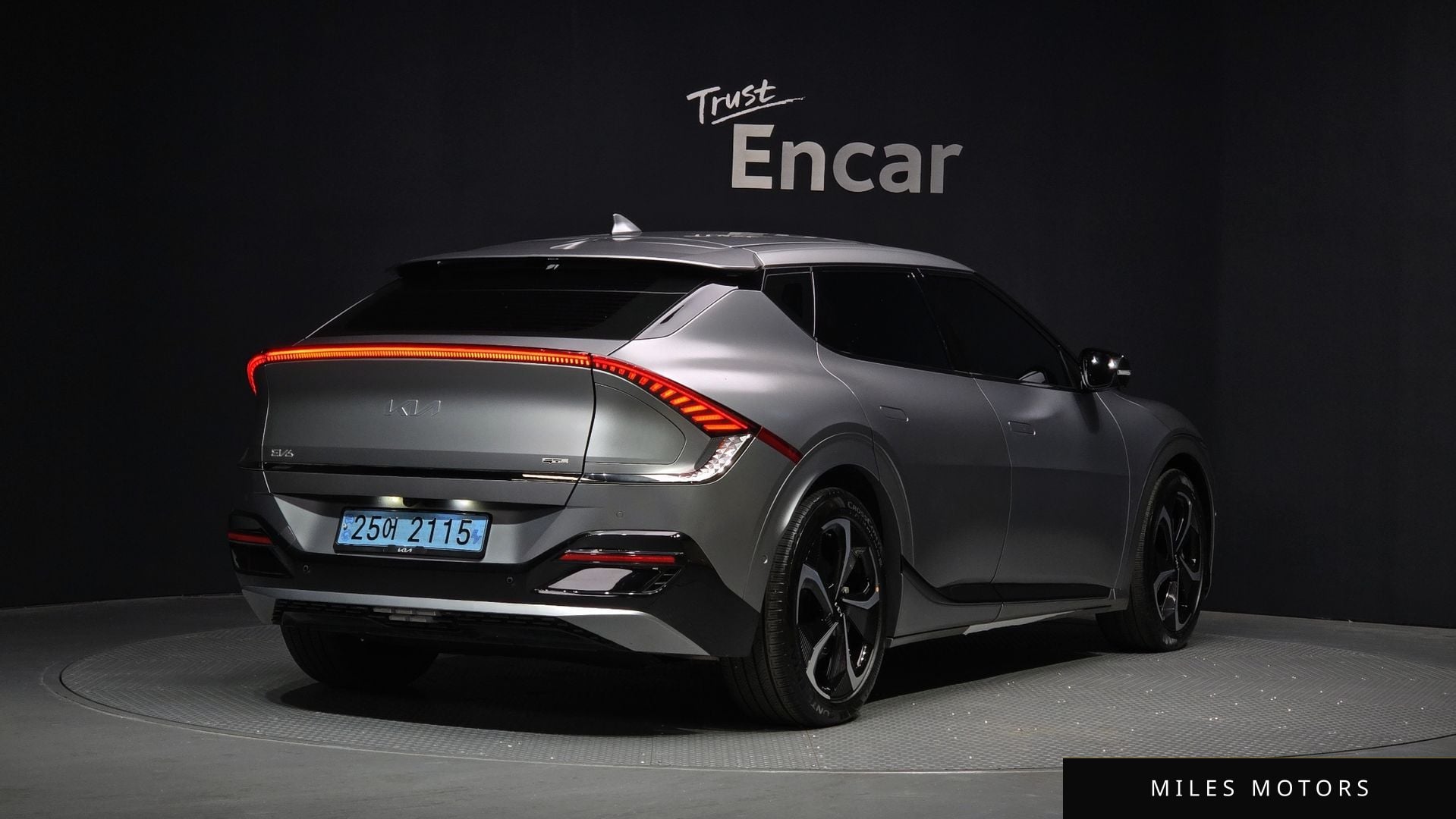 Kia EV6 2023 — миниатюра 2