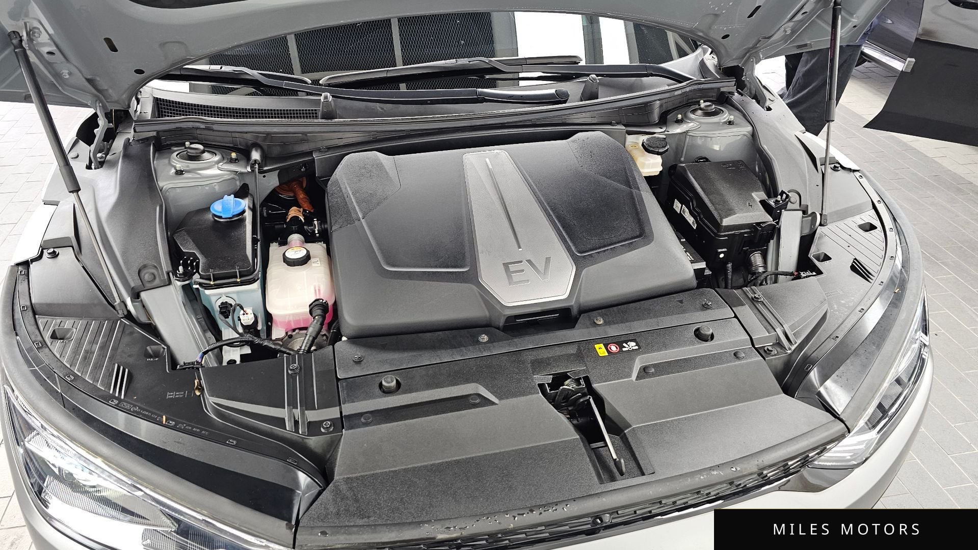 Kia EV6 2023 — миниатюра 6