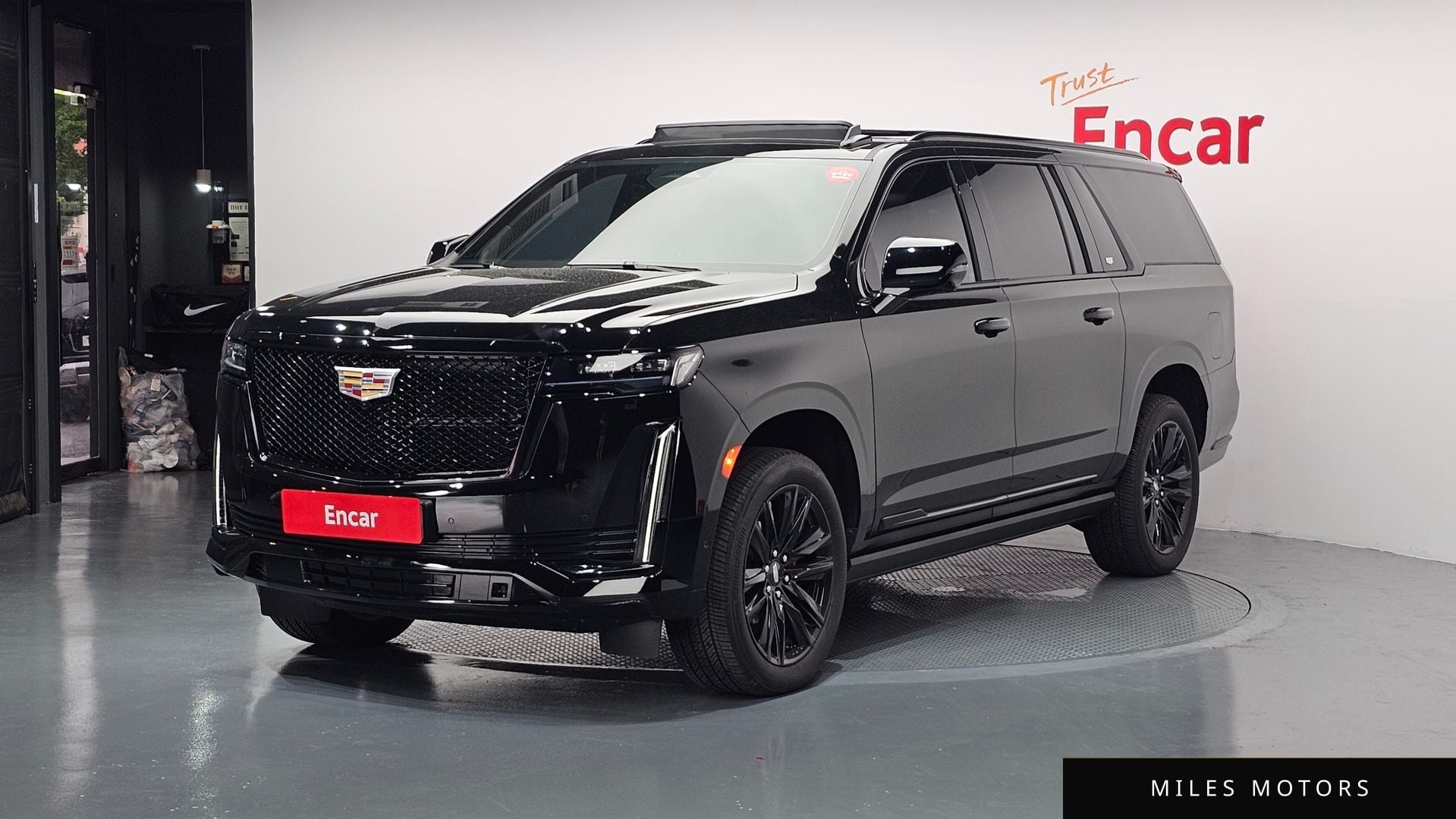 Cadillac Escalade 2023 — фото 1 из 12