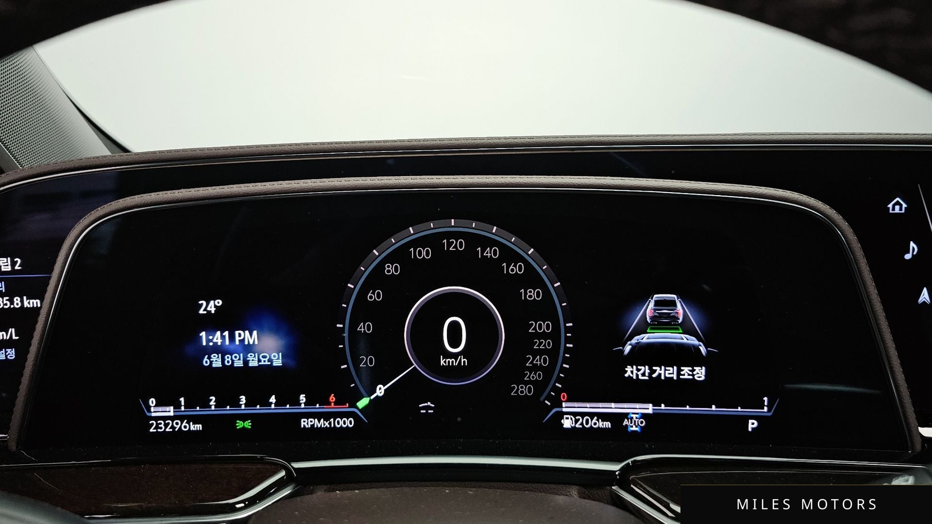Cadillac Escalade 2023 — миниатюра 8