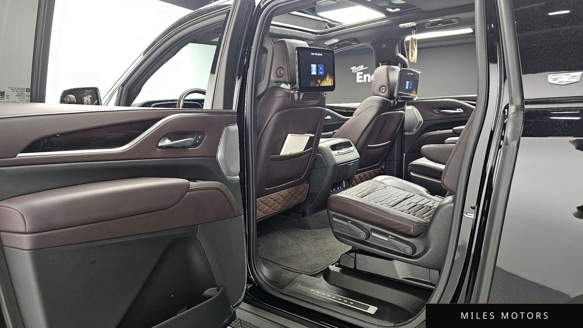 Cadillac Escalade 2023 — миниатюра 11