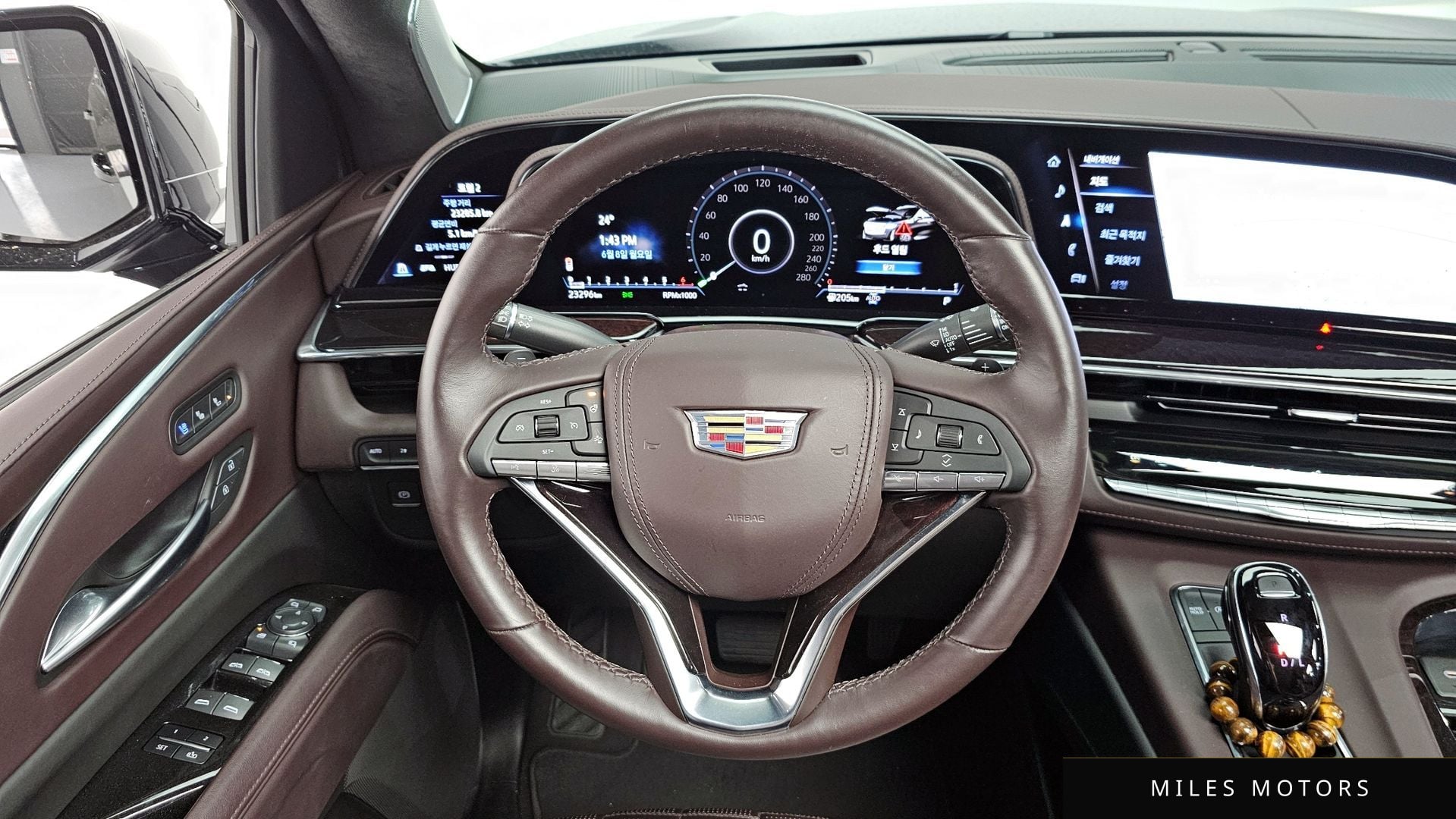 Cadillac Escalade 2023 — миниатюра 12