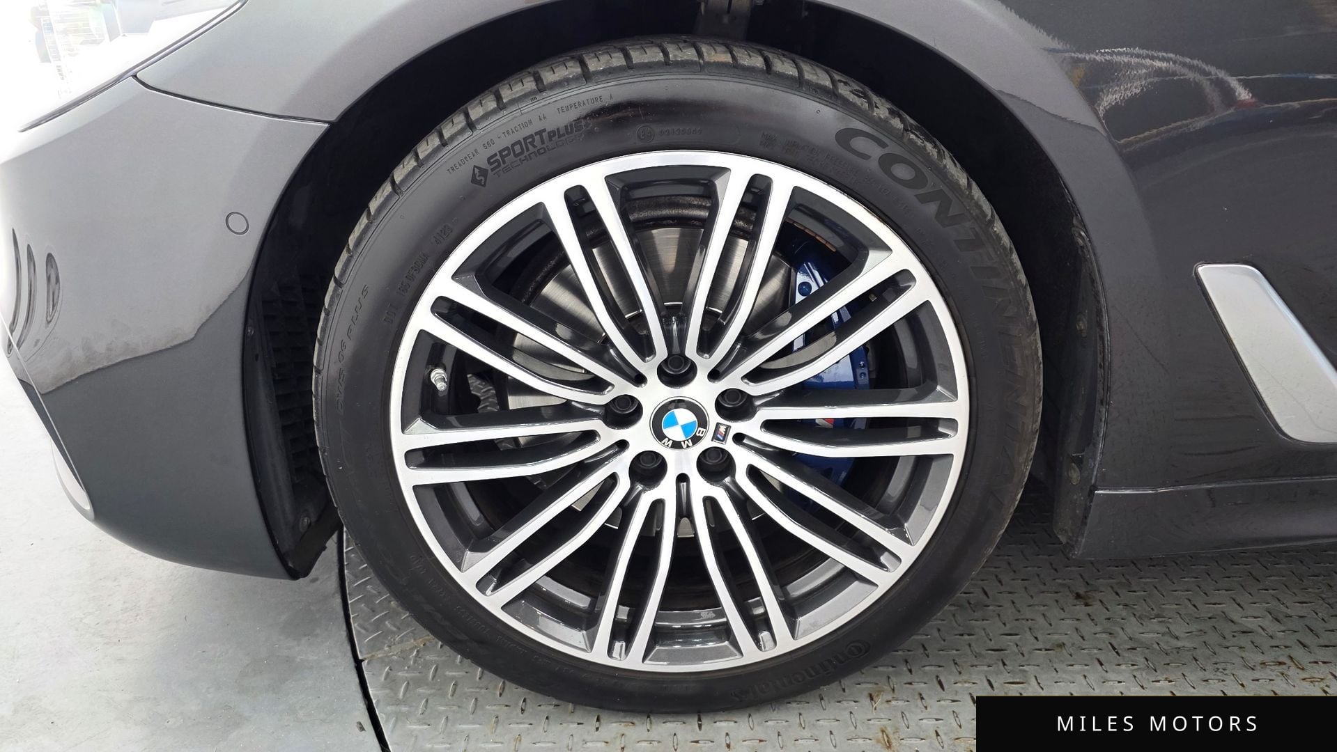 BMW 5 Series (G30) 2019 — миниатюра 5