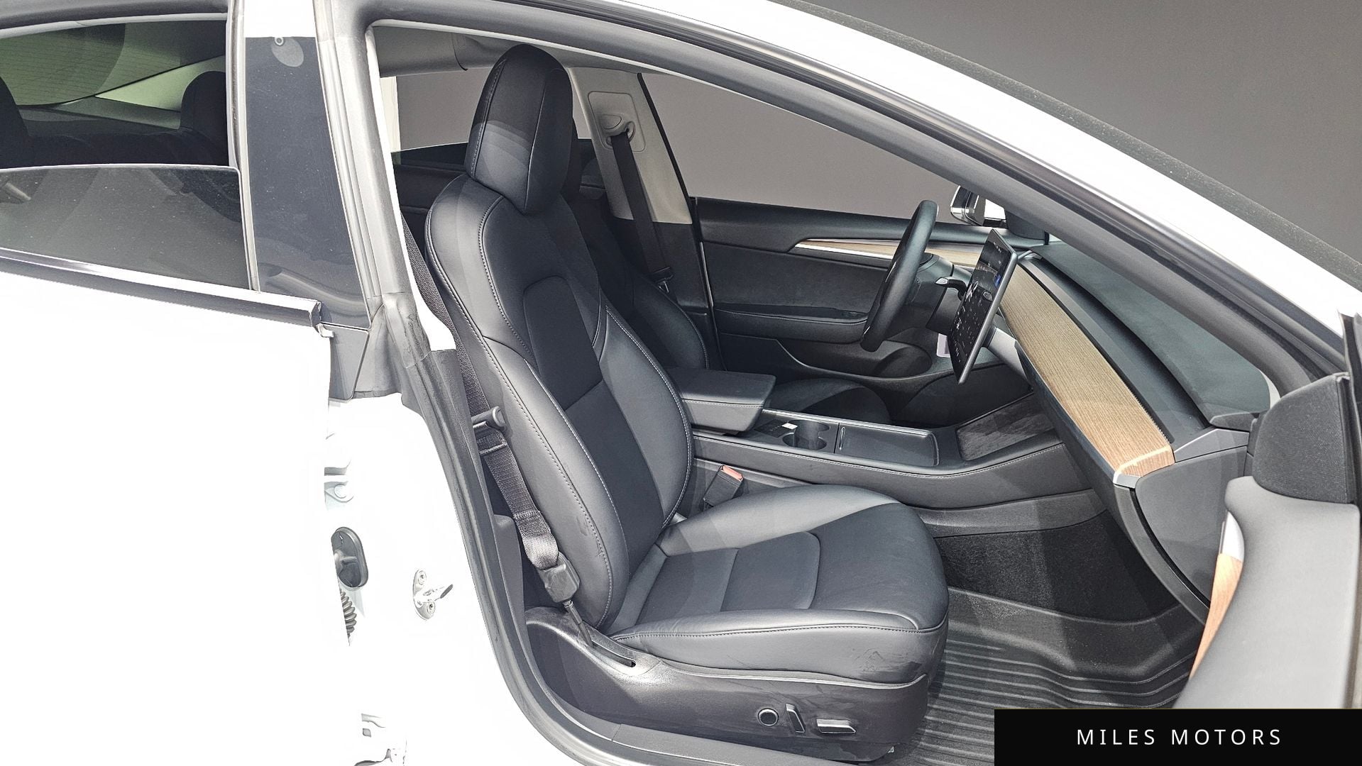 Tesla Model 3 2021 — миниатюра 12