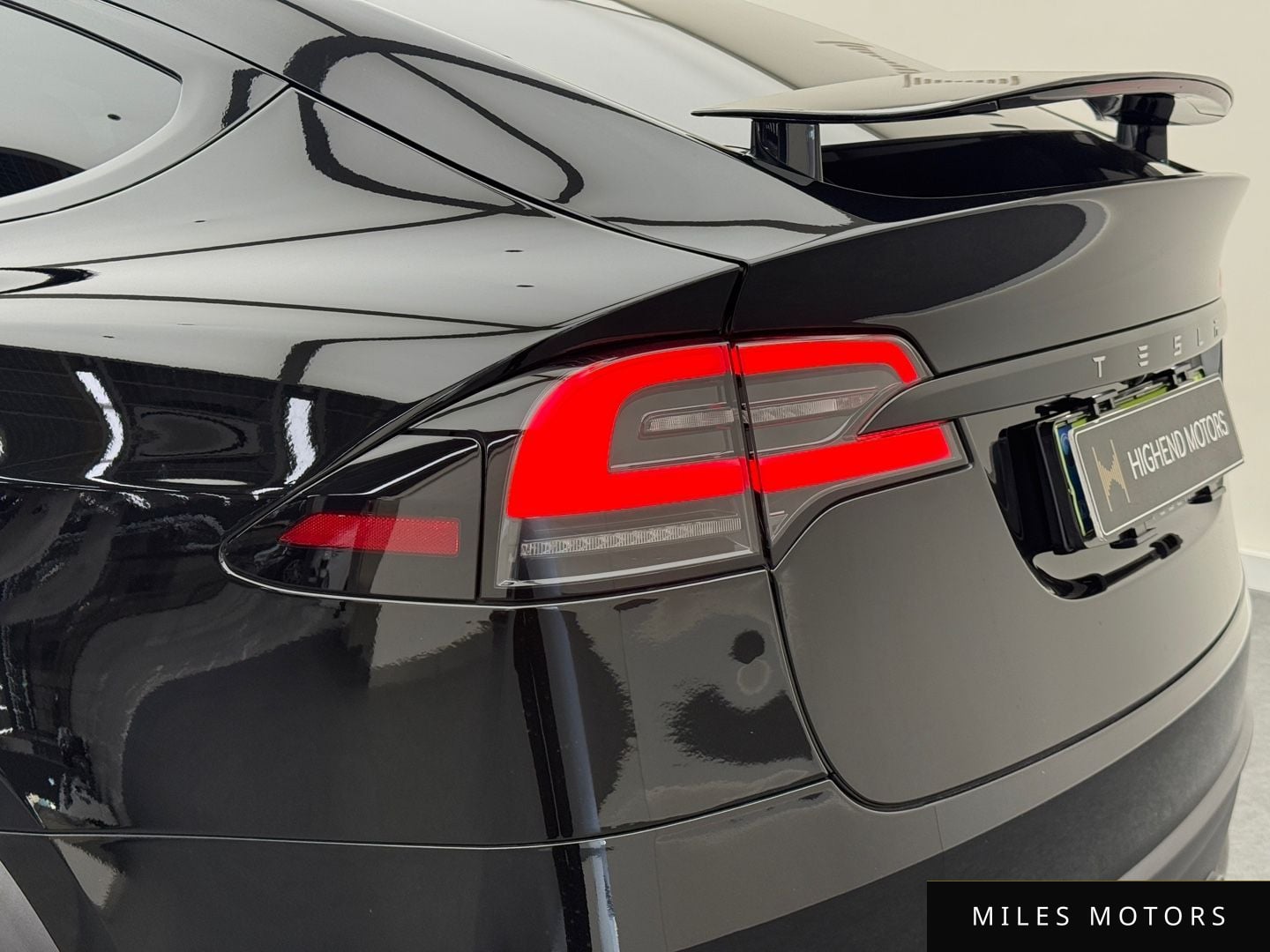 Tesla Model X 2023 — миниатюра 8