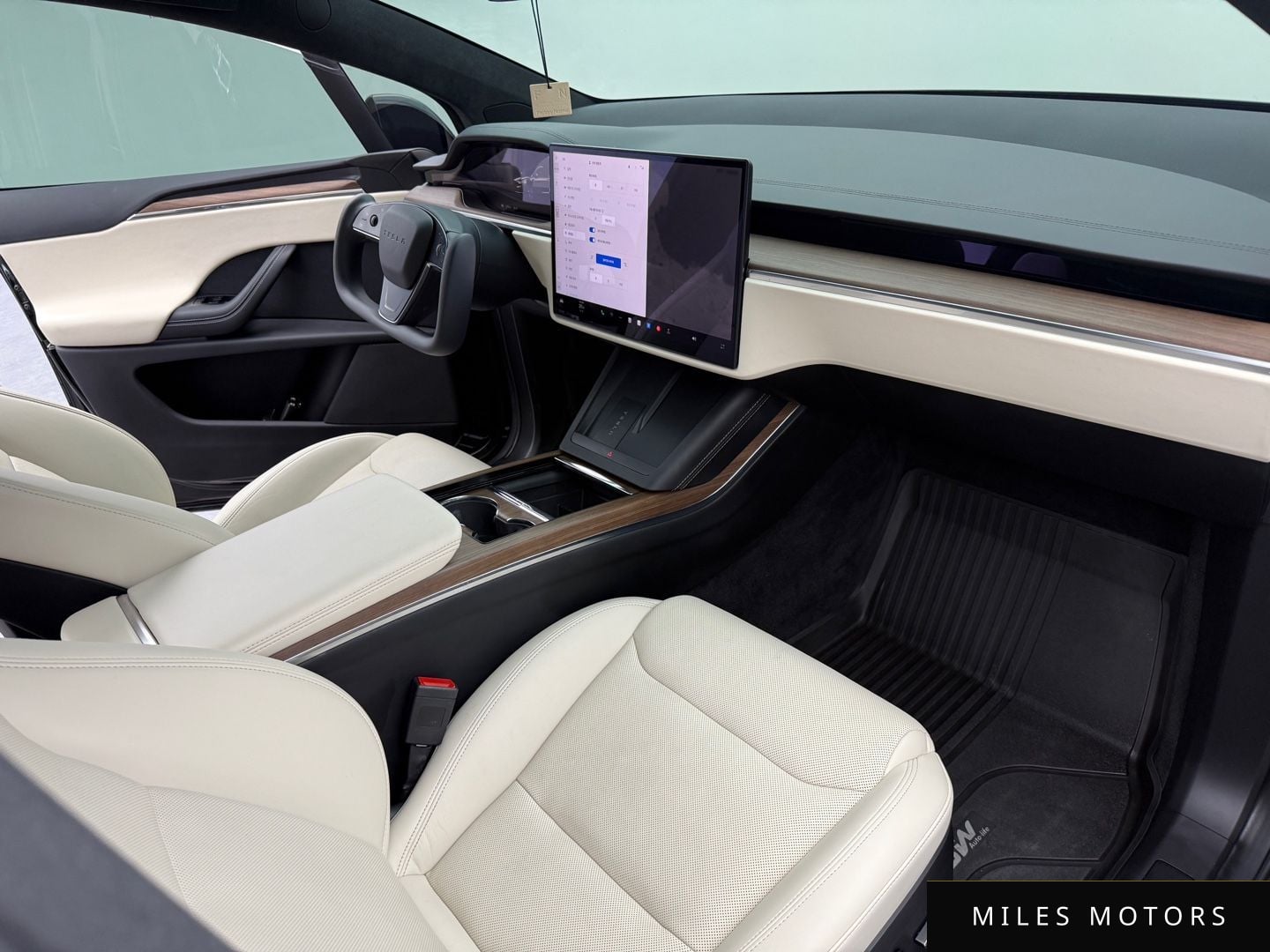 Tesla Model X 2023 — миниатюра 10