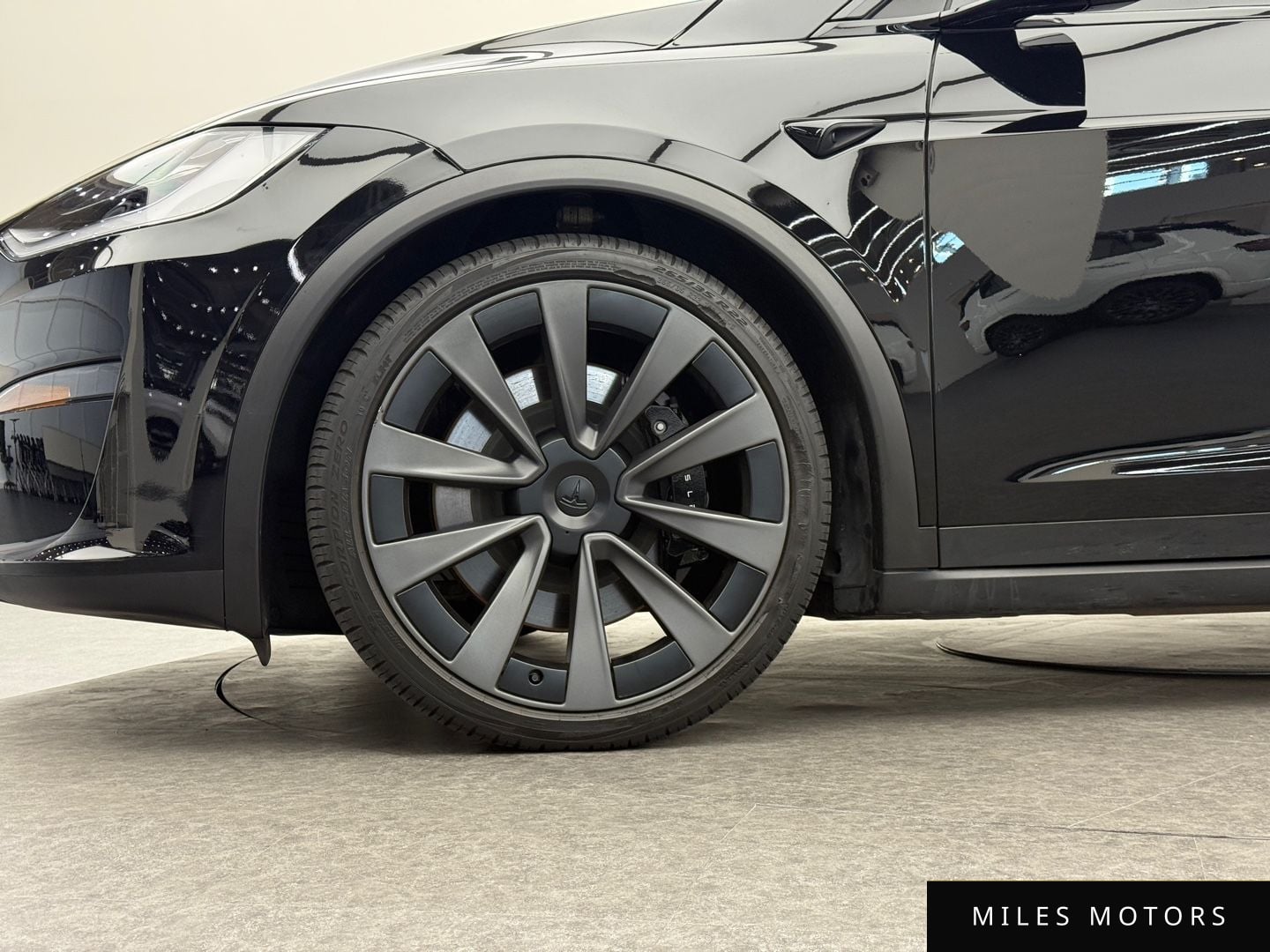 Tesla Model X 2023 — миниатюра 11