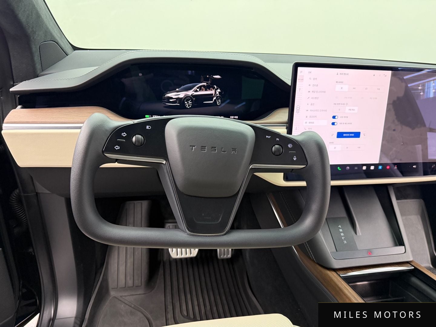 Tesla Model X 2023 — миниатюра 12