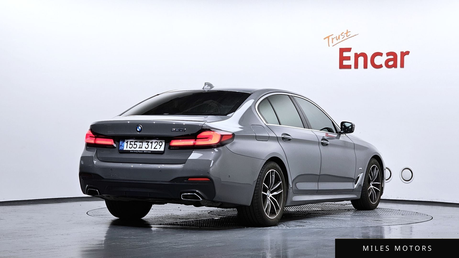 BMW 5 Series (G30) 2022 — миниатюра 2