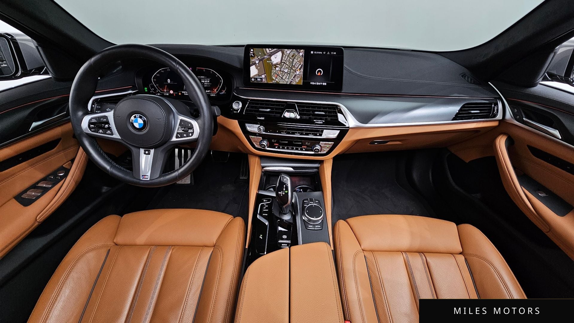 BMW 5 Series (G30) 2022 — миниатюра 10