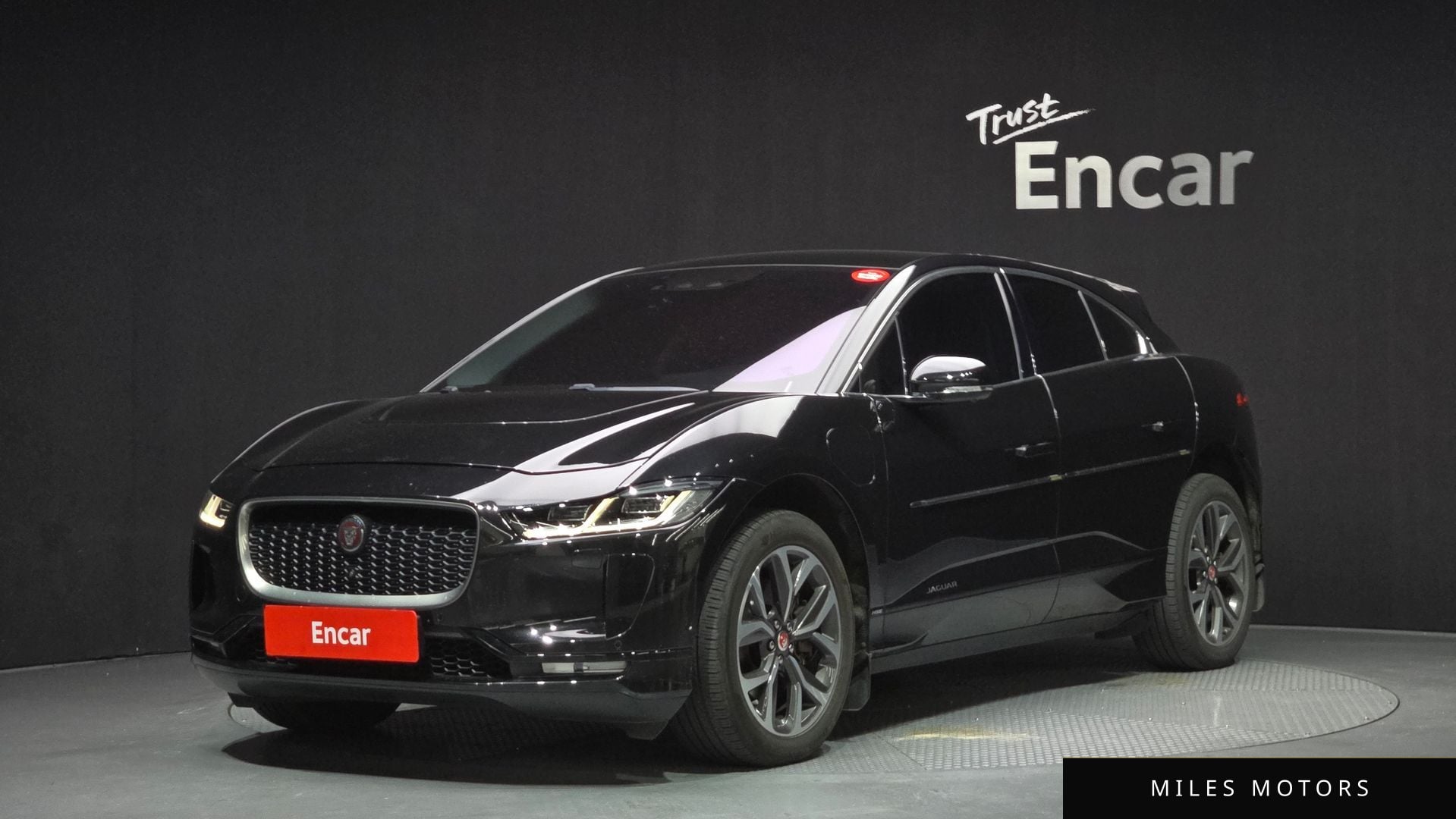 Jaguar I-PACE 2020 — фото 1 из 12