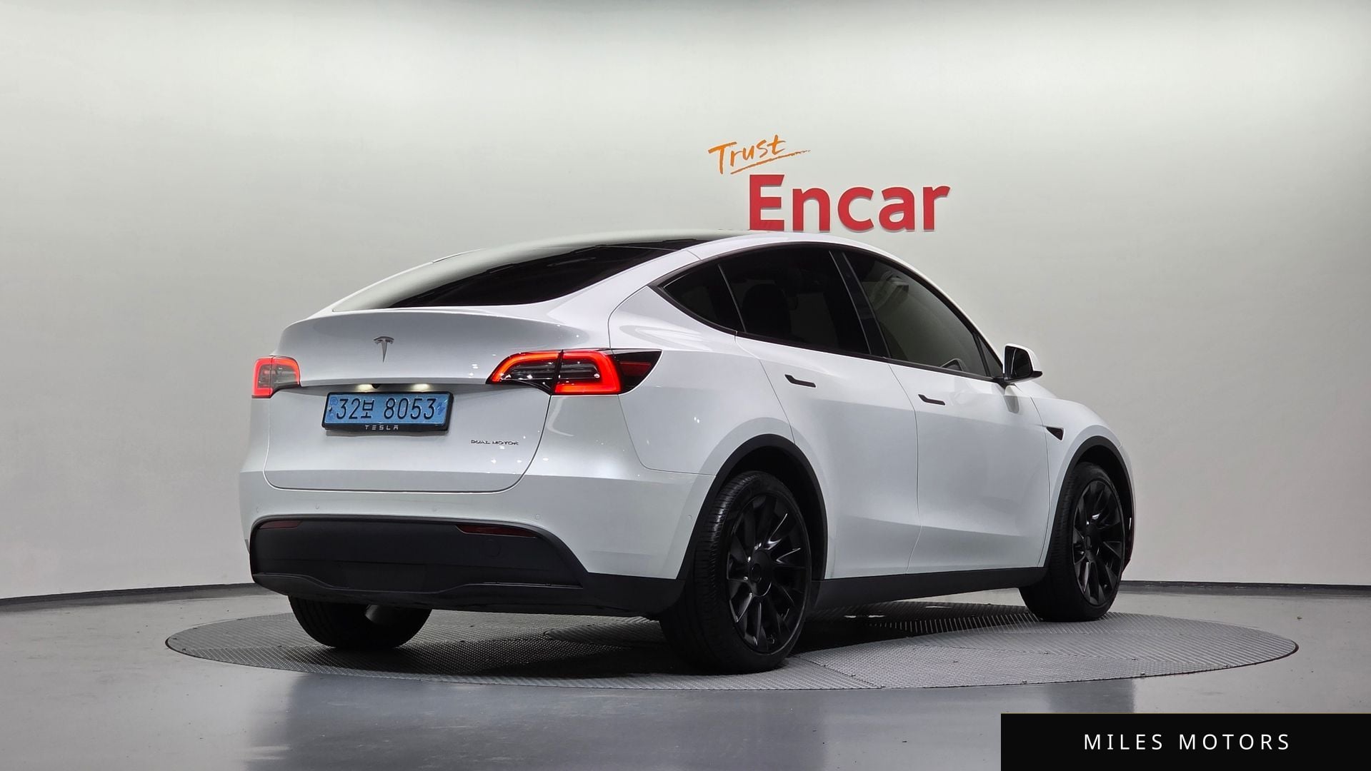 Tesla Model Y 2022 — миниатюра 2