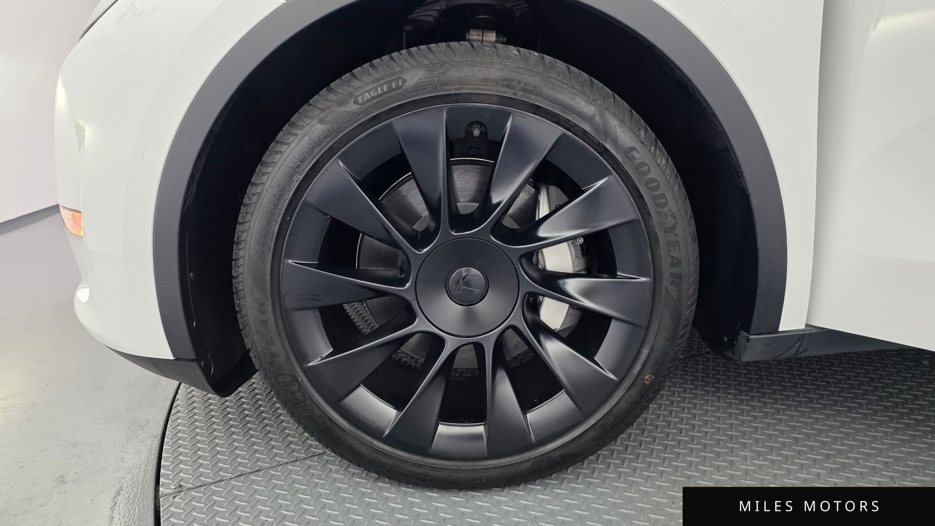 Tesla Model Y 2022 — миниатюра 5