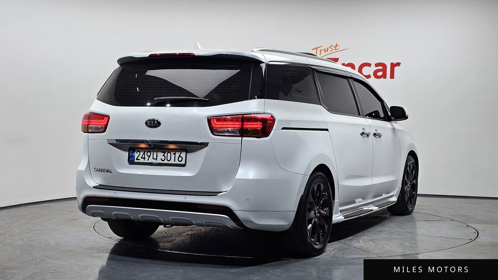 Kia Canival 2016 — фото 1 из 12
