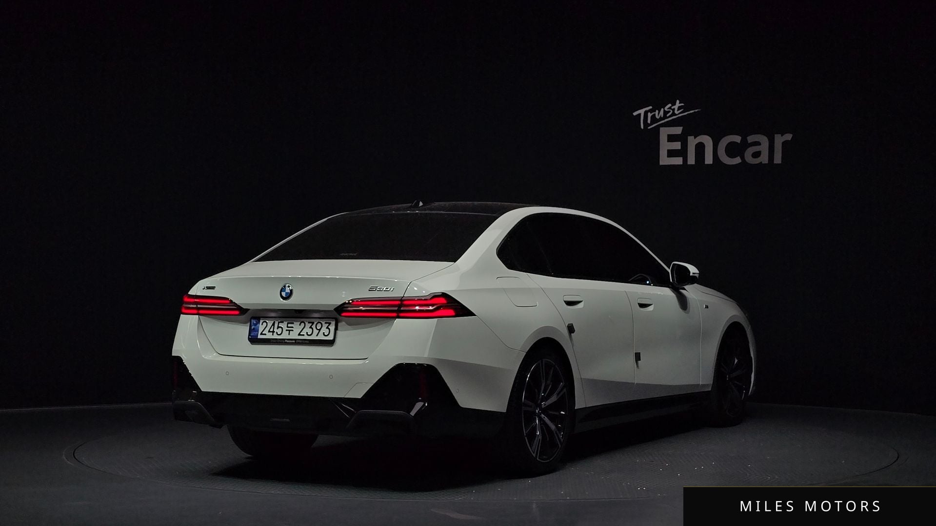 BMW 5 Series (G60) 2024 — миниатюра 2