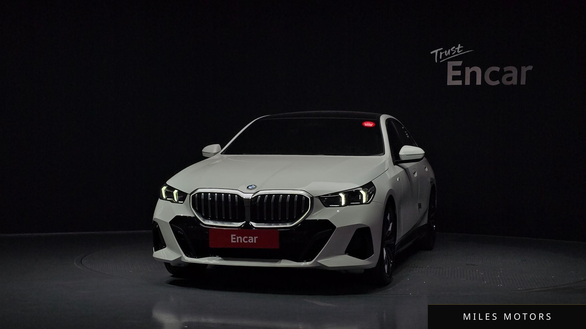 BMW 5 Series (G60) 2024 — миниатюра 3