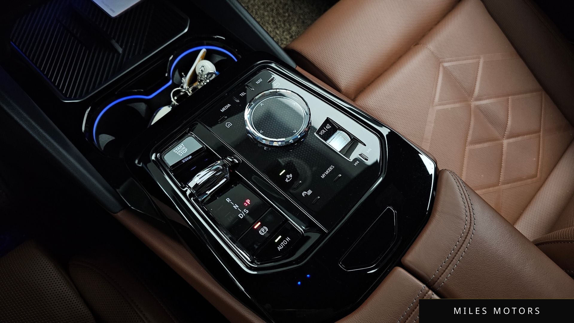 BMW 5 Series (G60) 2024 — миниатюра 12