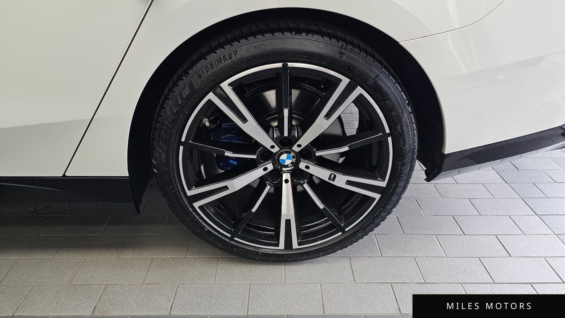 BMW 5 Series (G60) 2024 — миниатюра 7