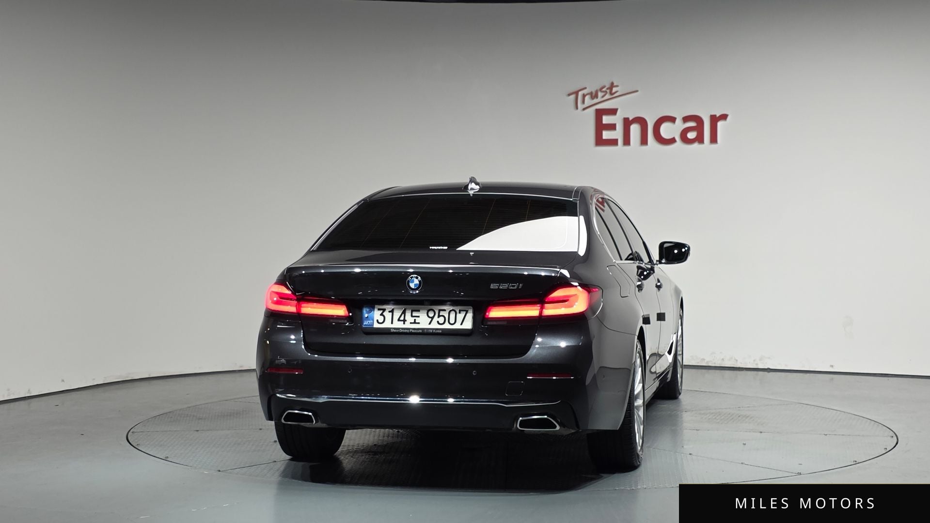 BMW 5 Series (G30) 2022 — миниатюра 3