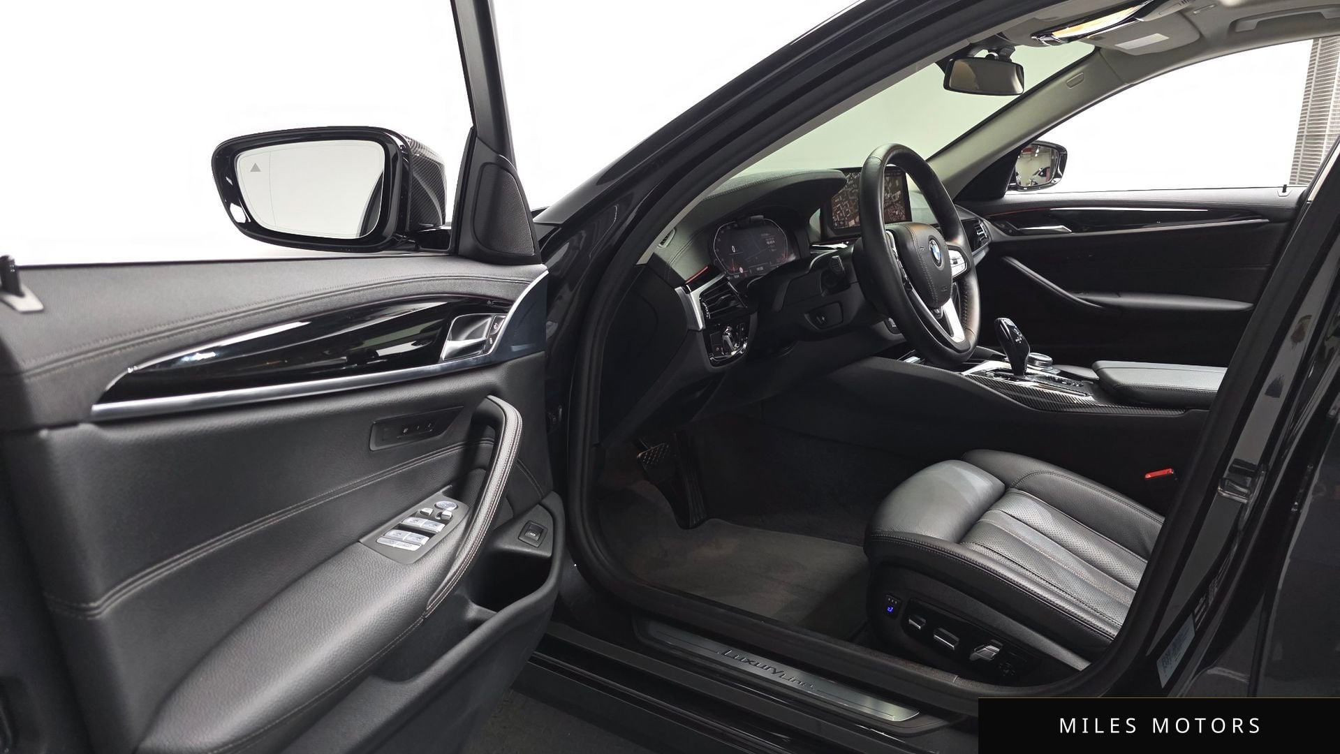BMW 5 Series (G30) 2022 — миниатюра 12
