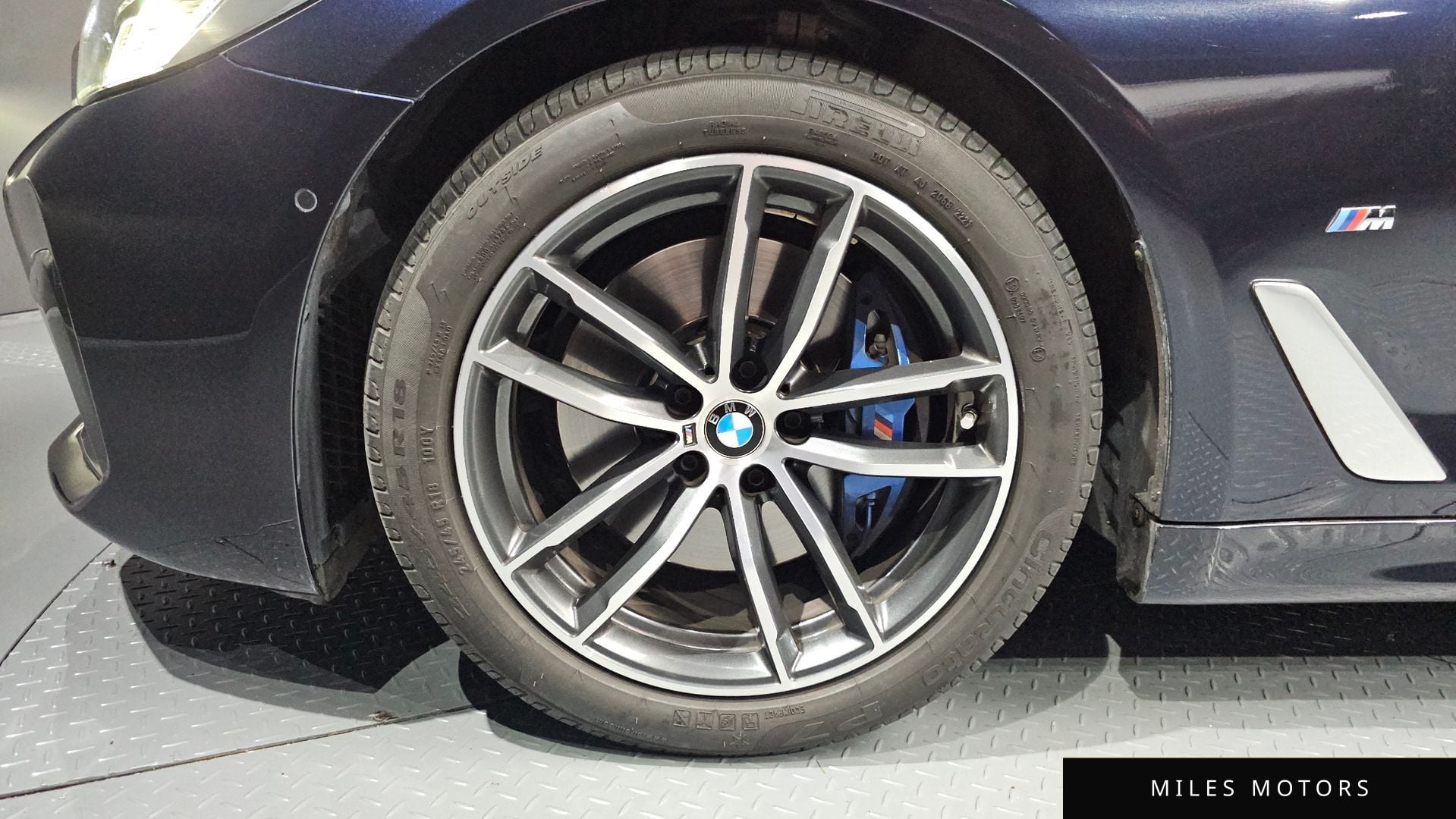 BMW 5 Series (G30) 2022 — миниатюра 5
