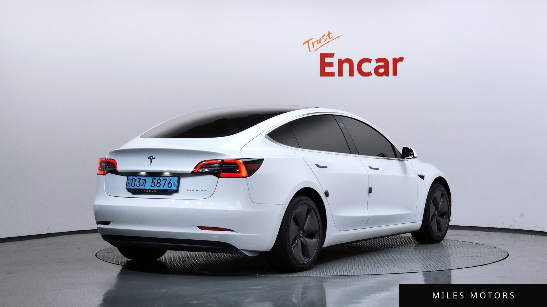 Tesla Model 3 2020 — миниатюра 2