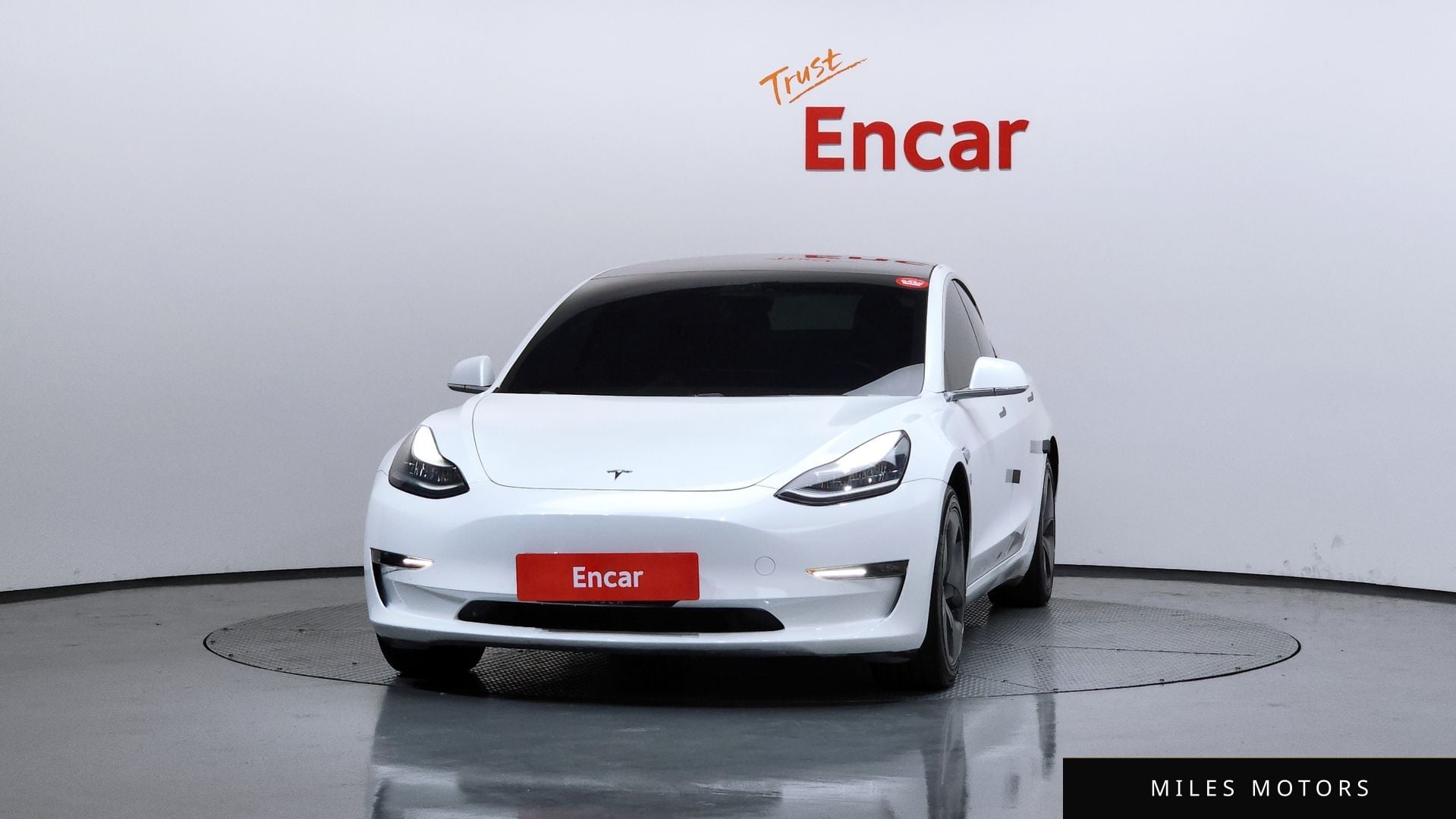 Tesla Model 3 2020 — миниатюра 3