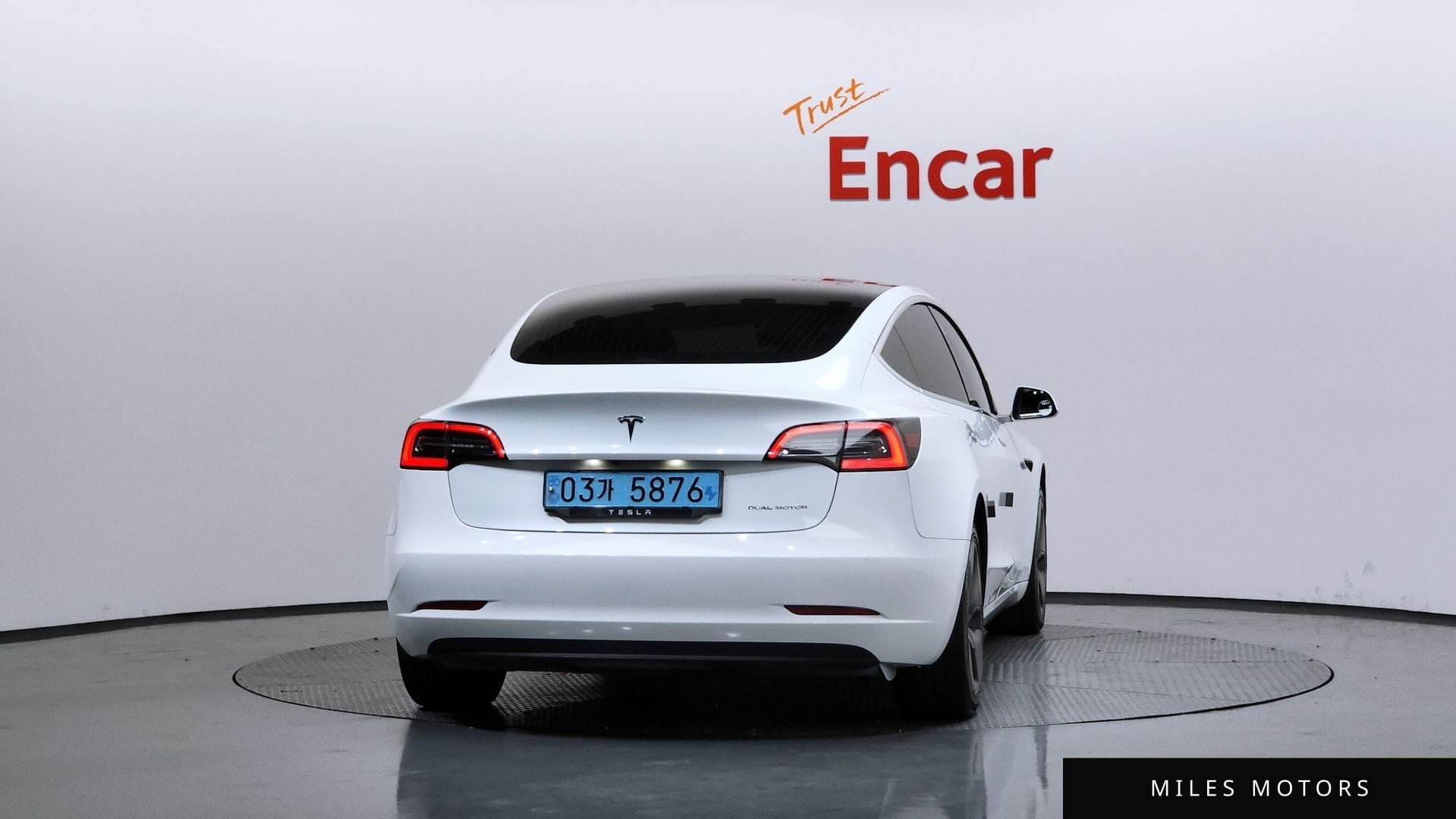 Tesla Model 3 2020 — миниатюра 4