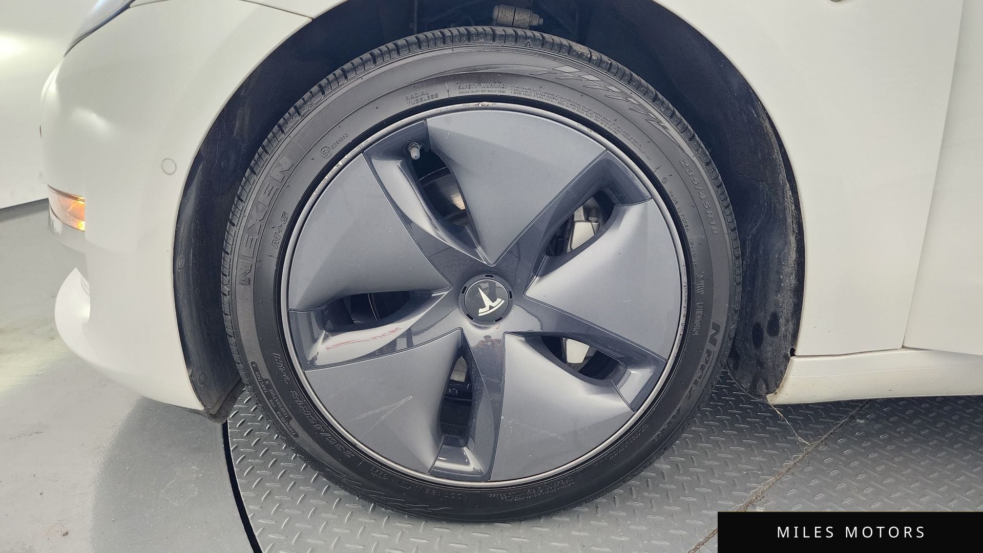 Tesla Model 3 2020 — миниатюра 5