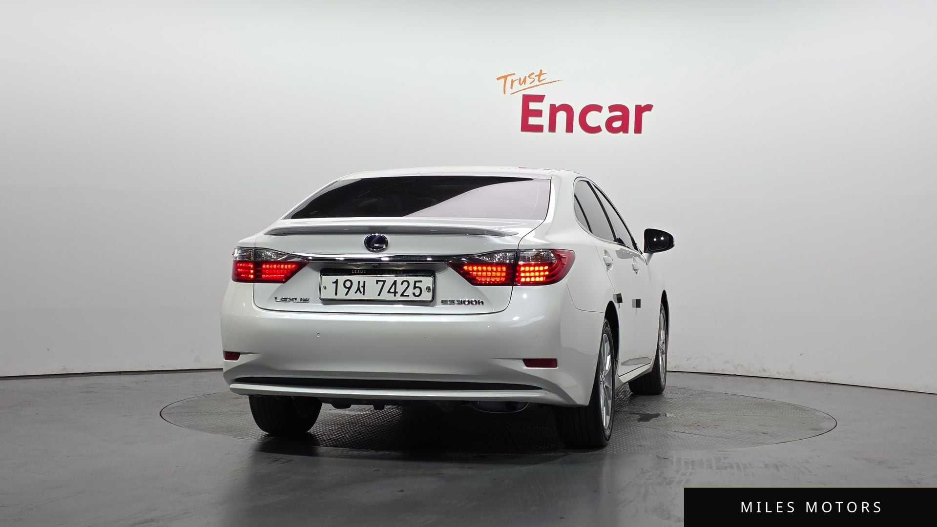 Лексус ES300h 2015 — миниатюра 3