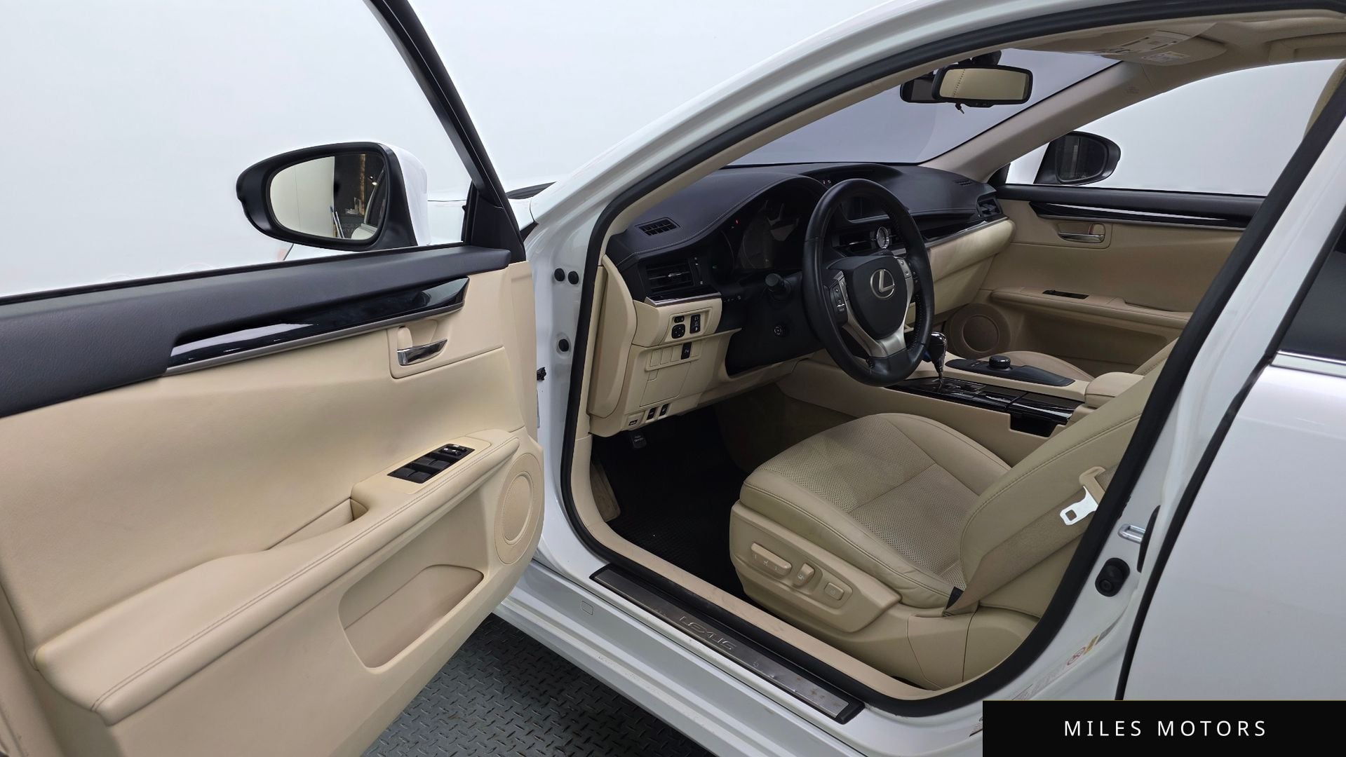 Лексус ES300h 2015 — миниатюра 12
