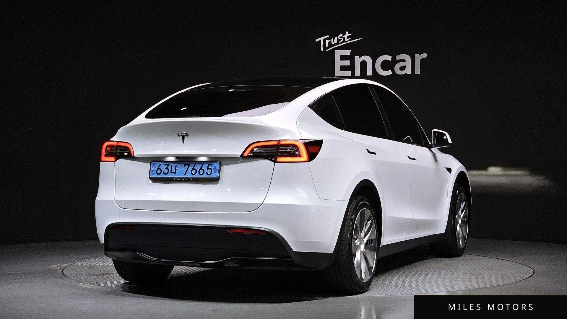 Tesla Model Y 2023 — миниатюра 2