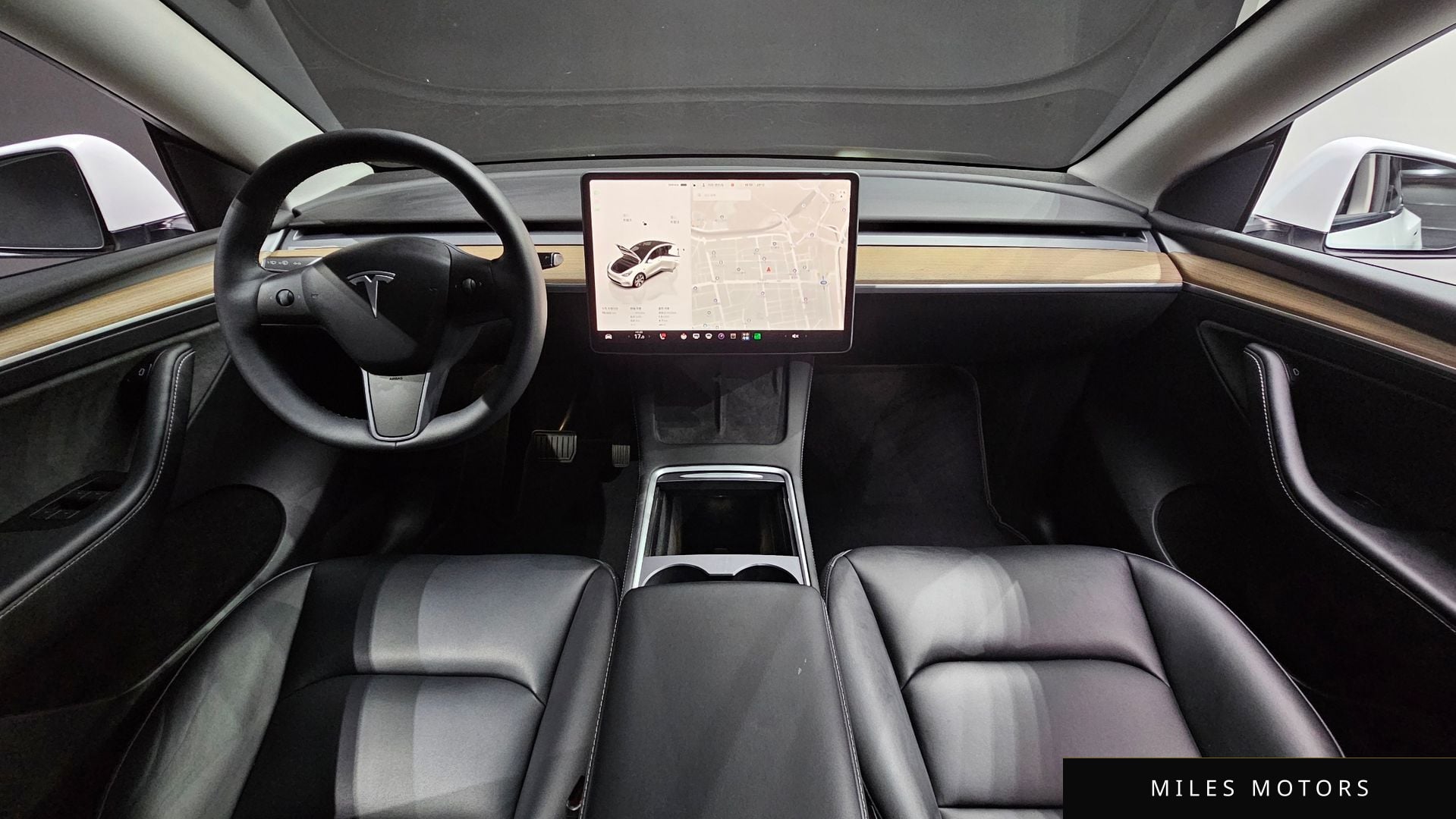 Tesla Model Y 2023 — миниатюра 10