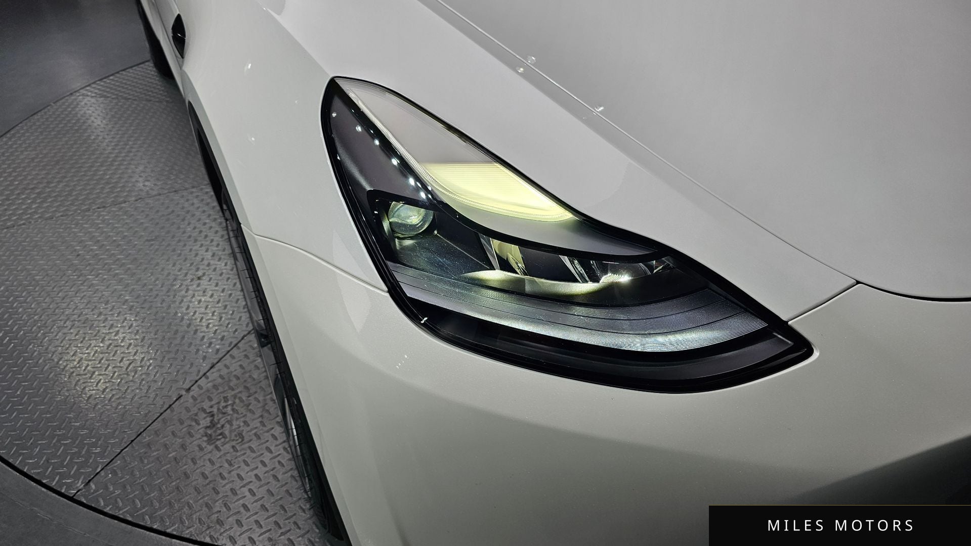 Tesla Model Y 2023 — миниатюра 8