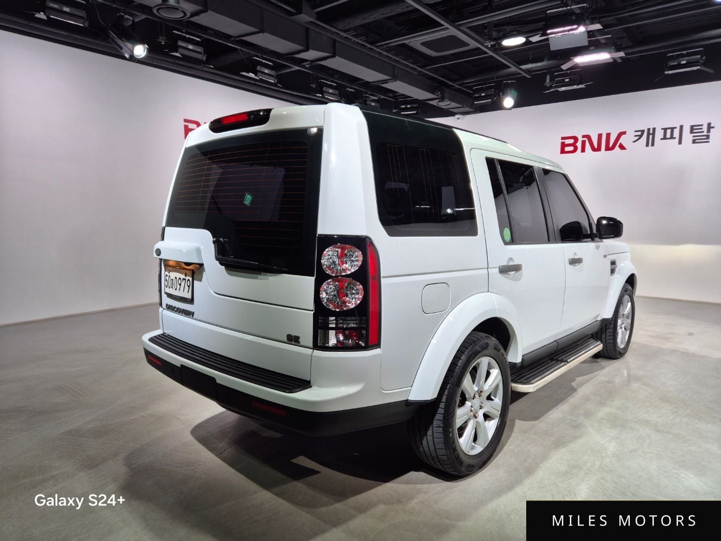 Land Rover Discovery 2016 — миниатюра 6