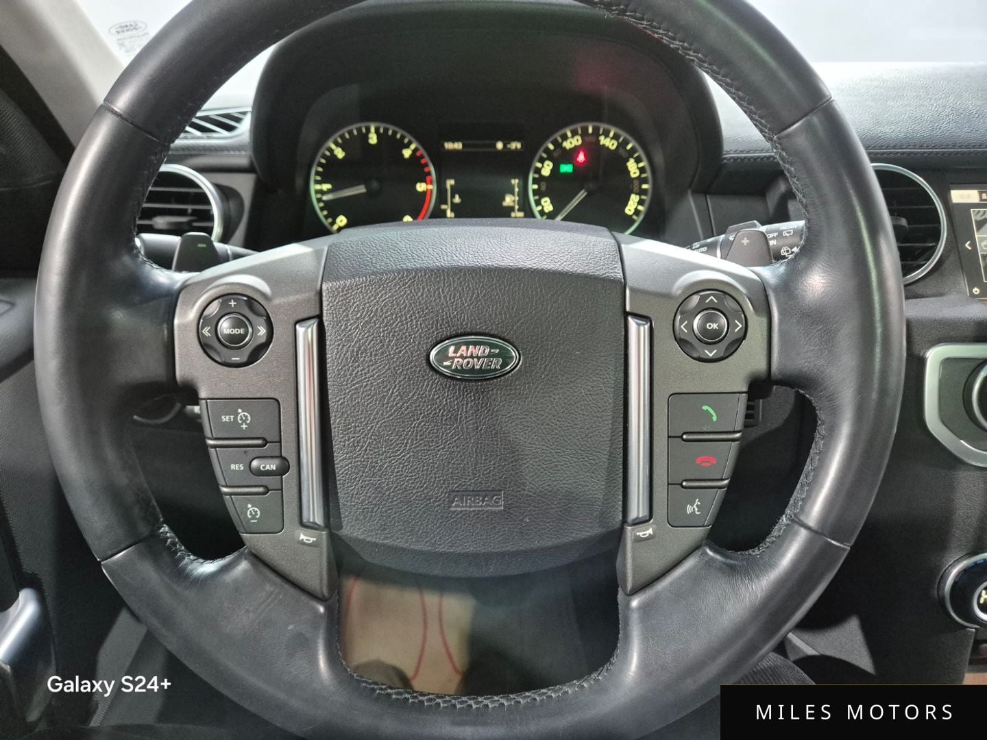 Land Rover Discovery 2016 — миниатюра 10